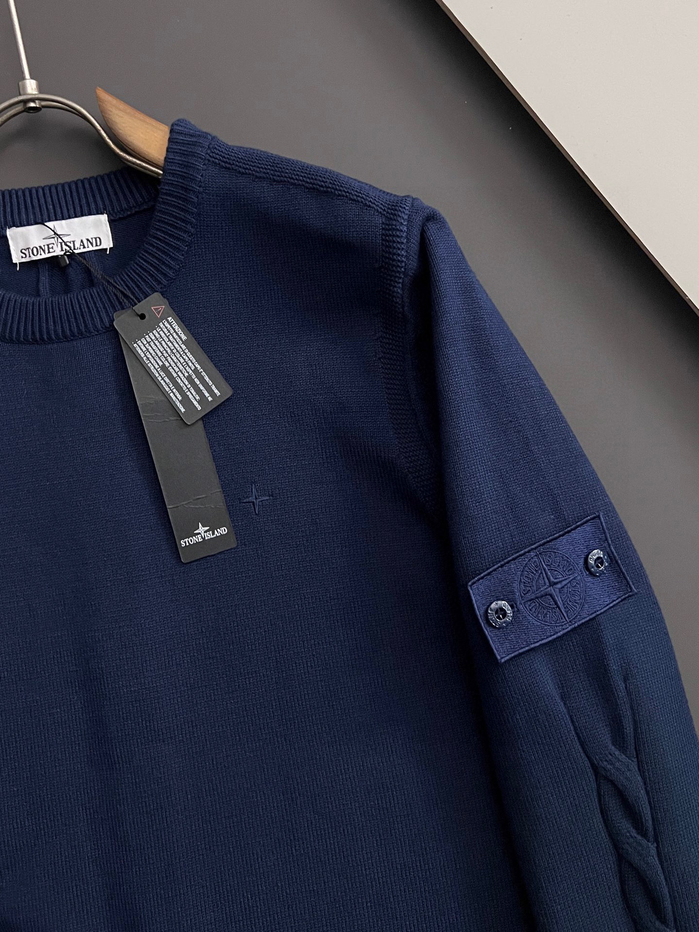 ）ST石头岛*、25ss最新款秋冬时尚毛衣7针织线、最顶级版黑色华夫格提针织log0纯色专柜款针织线衫圆