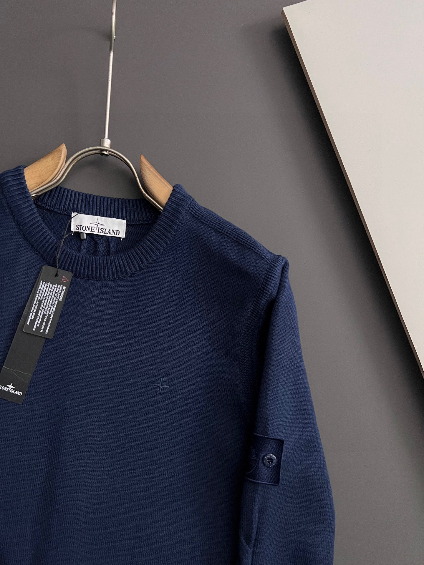 ）ST石头岛*、25ss最新款秋冬时尚毛衣7针织线、最顶级版黑色华夫格提针织log0纯色专柜款针织线衫圆