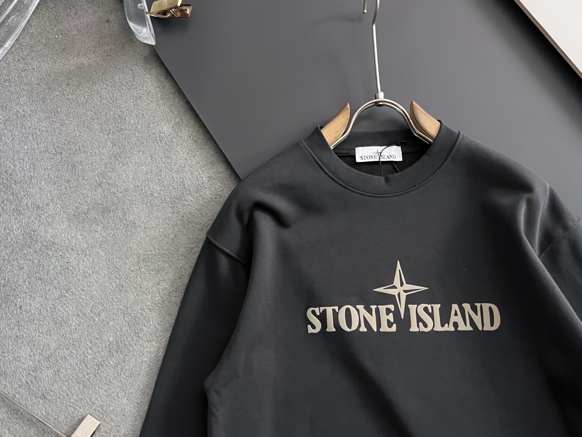 石头Stone*🌟独家定制。 15年专业卫衣，无论是面料上还是版型上都是完美越级，精美工艺圆领款，独家特