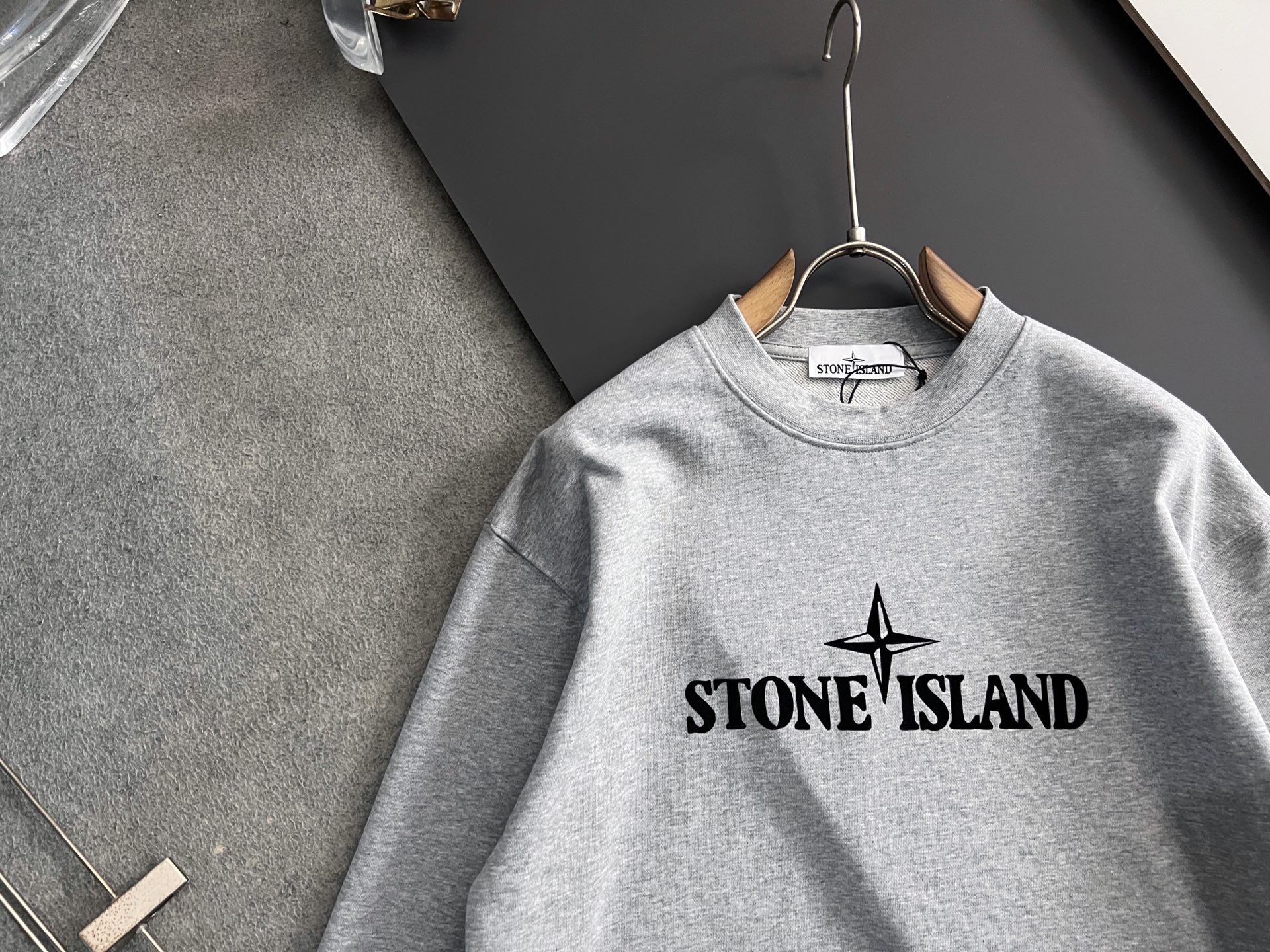 石头Stone*🌟独家定制。 15年专业卫衣，无论是面料上还是版型上都是完美越级，精美工艺圆领款，独家特