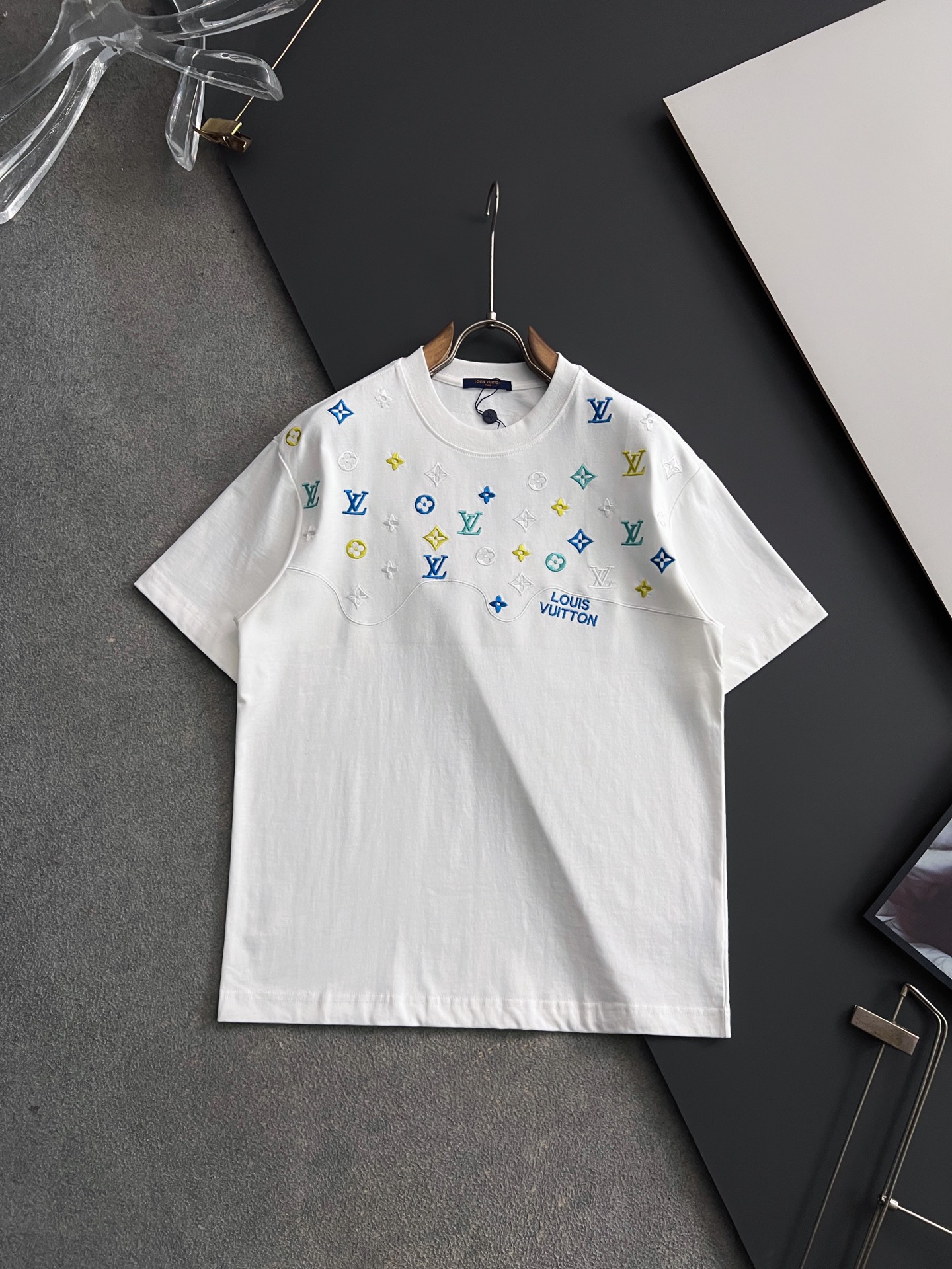 P85 Louis Vuitton 1V LV versión ligeramente ancha S-XL LV 26ss nuevos productos están disponibles en el mostrador simul…