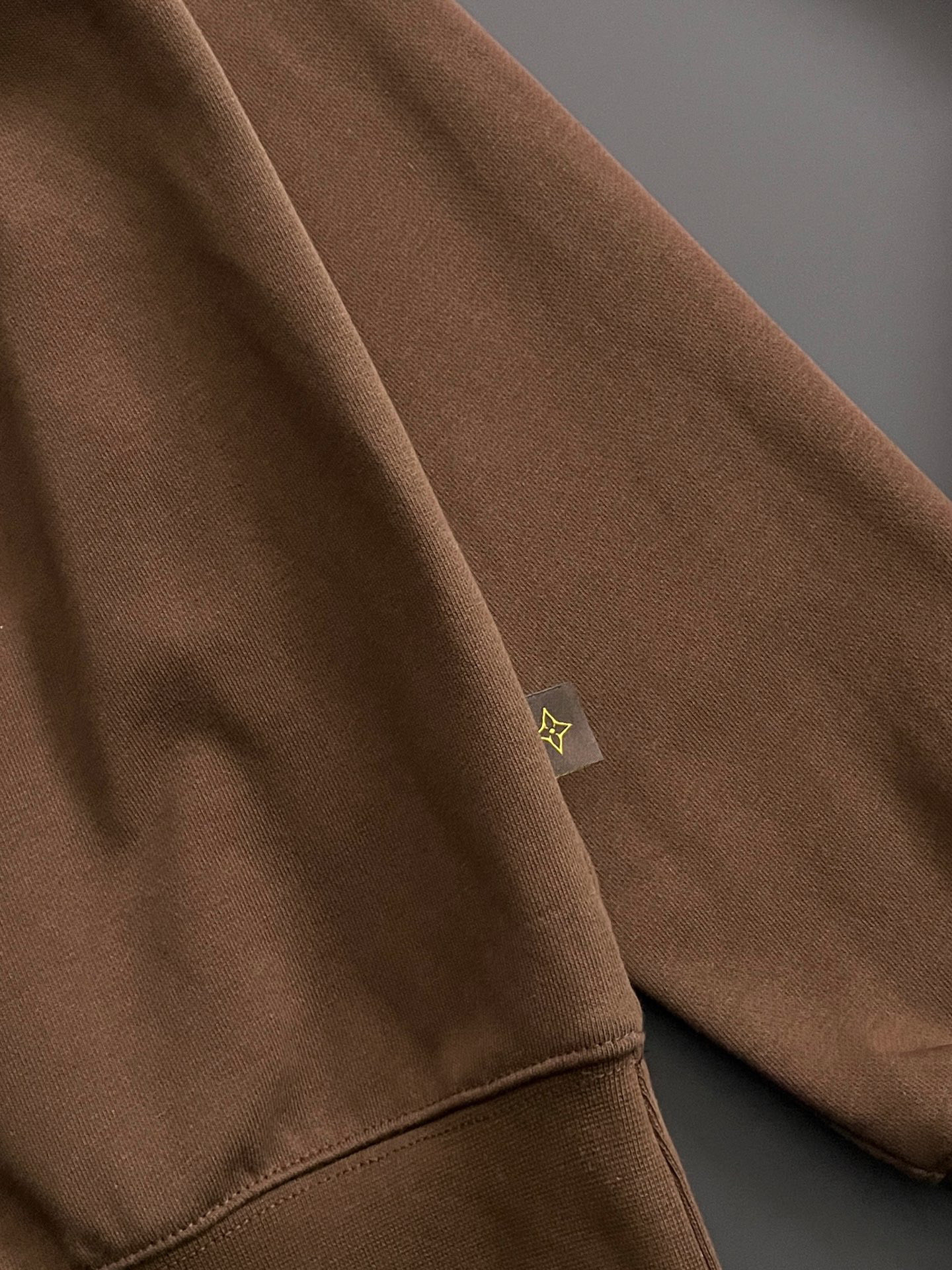 ）1V*🌟最高版｜独家 高端定制。 15年专业卫衣，无论是面料上还是版型上都是完美越级，精美工艺圆领款，