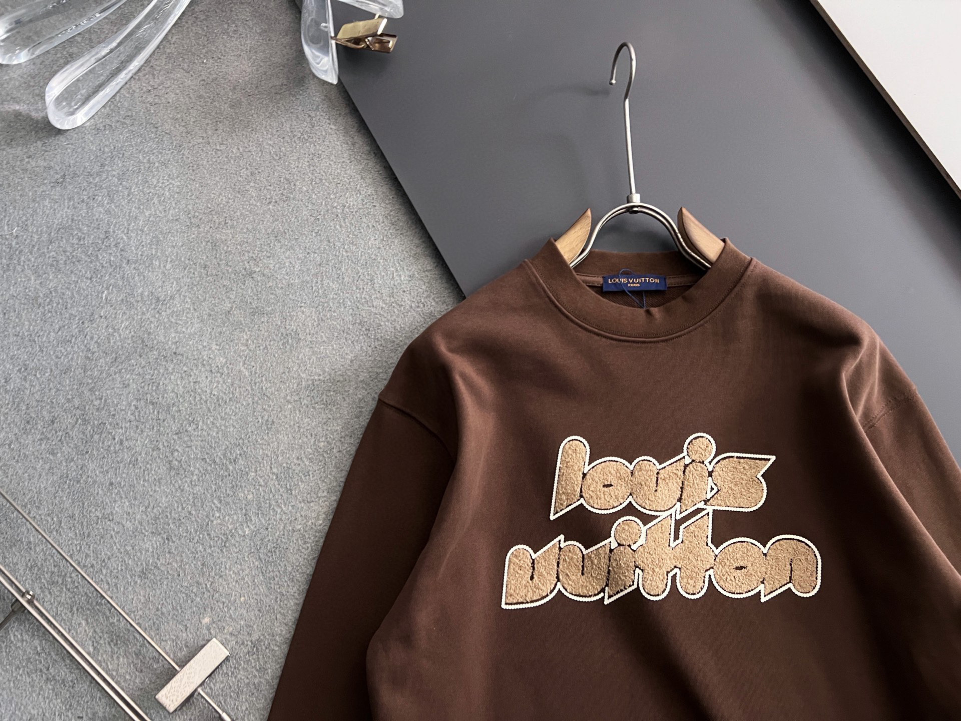 ）1V*🌟最高版｜独家 高端定制。 15年专业卫衣，无论是面料上还是版型上都是完美越级，精美工艺圆领款，