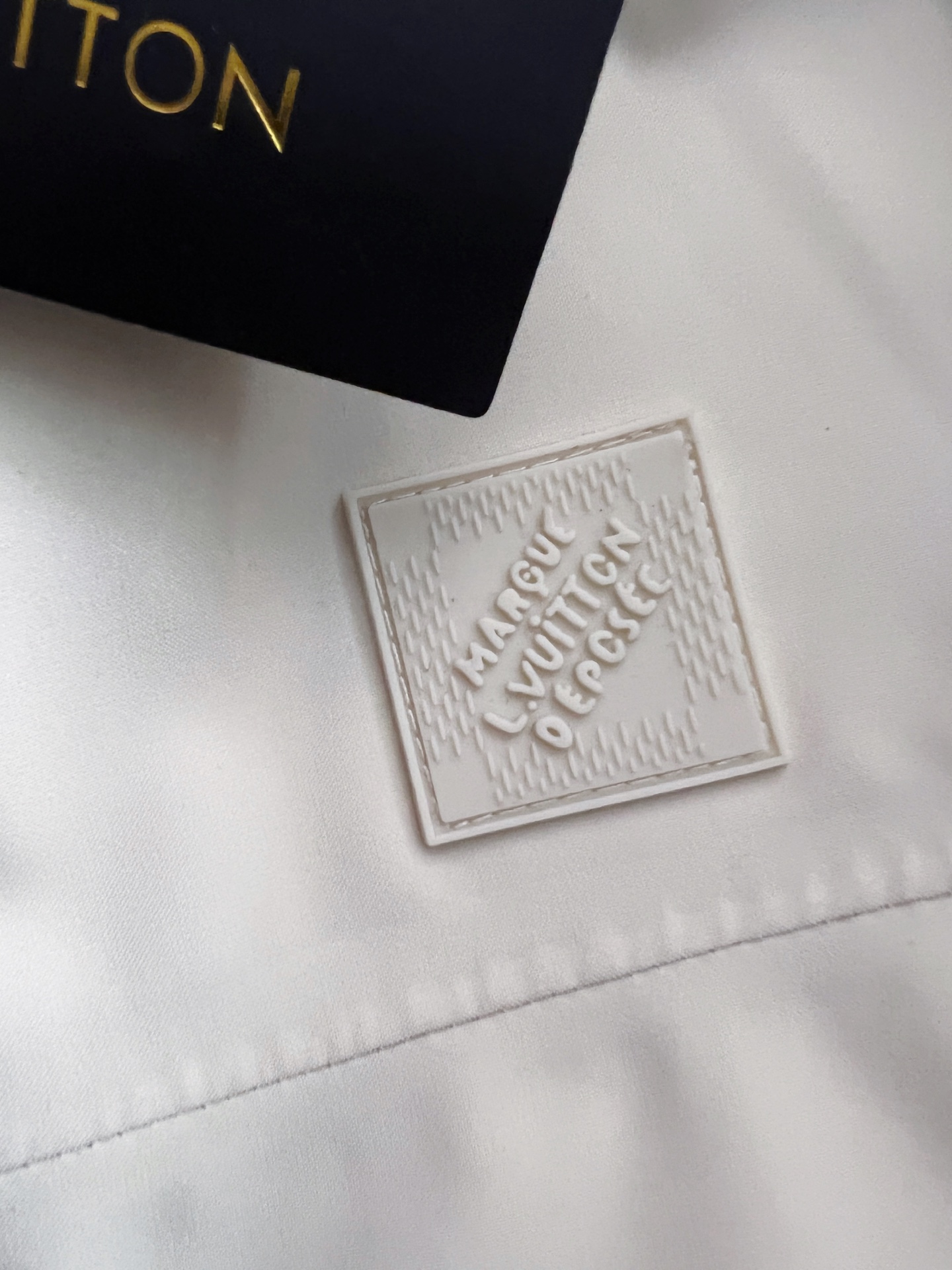 1V* 2025FW秋冬新品 连帽羽绒服，高端的主要原料以优质纤维做到彻底防风防水系统，以提升面料的性能