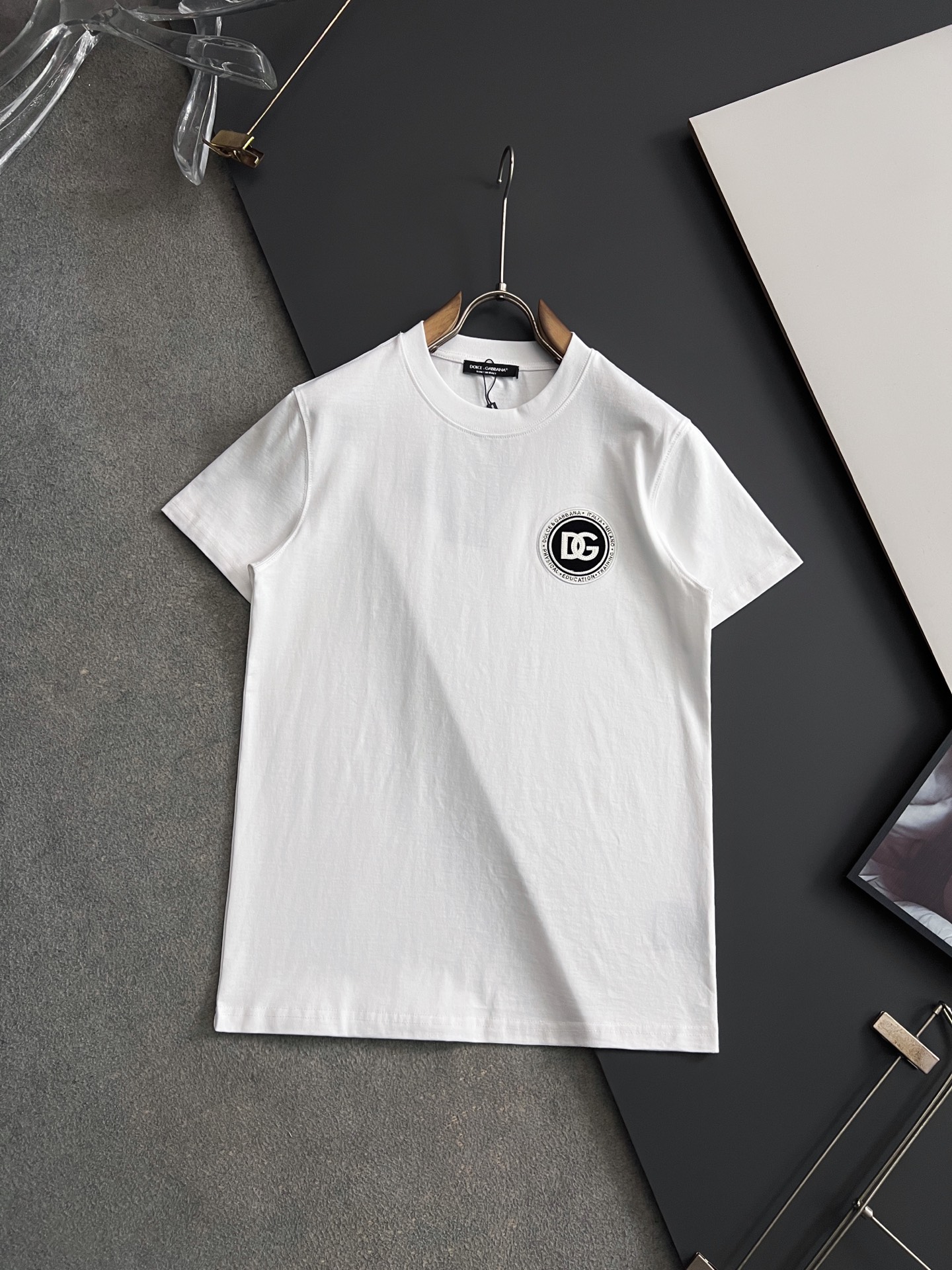 NO:690645,) DG*2026 exclusive new product!  American DuPont Solona fabric black technology) hot-selling spring and summer short-sleeved, simple and basic wardrobe artifact, casual and versatile must-have) top-notch workmanship and routing, three colors recommended) slightly loose version [strong] size S- XXL),, T-shirt,19860909）DG*2026独家·新品！美国杜邦公司所罗纳面料黑科技）爆款现货春夏短袖,简约基础衣橱神器, 休闲百搭必备款）做工走线质感一流,三色推荐）微宽松版型[强]码数S- XXL）,,T-shirt,,Men's clothing