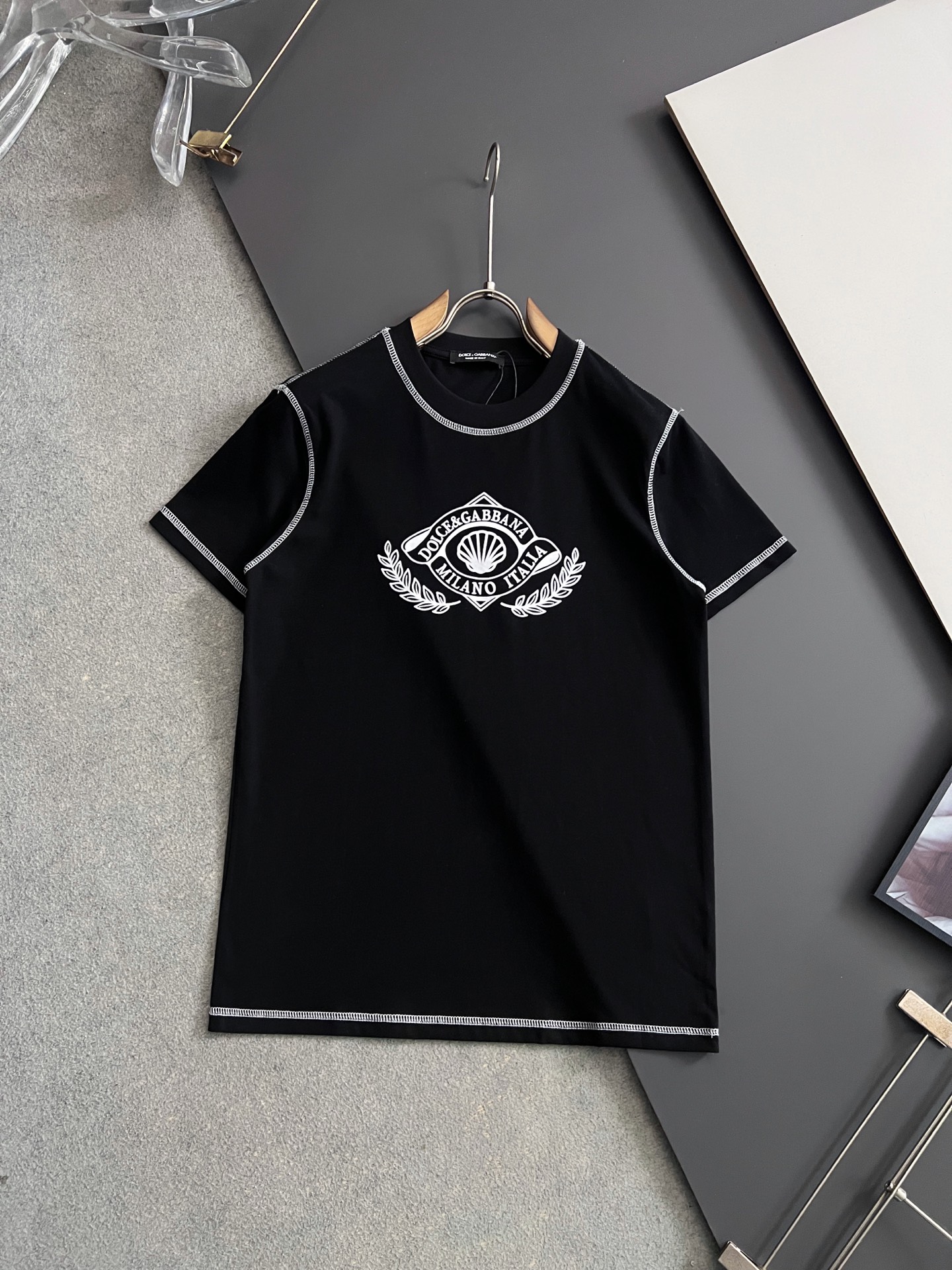 NO:690647,) DG*2026 exclusive new product!  American DuPont Solona fabric black technology) hot-selling spring and summer short-sleeved, simple and basic wardrobe artifact, casual and versatile must-have) first-class workmanship and routing texture, three colors recommended) slightly loose version [strong] size S- XXL,, T-shirt,19860909）DG*2026独家·新品！美国杜邦公司所罗纳面料黑科技）爆款现货春夏短袖,简约基础衣橱神器, 休闲百搭必备款）做工走线质感一流,三色推荐）微宽松版型[强]码数S- XXL,,T-shirt,,Men's clothing