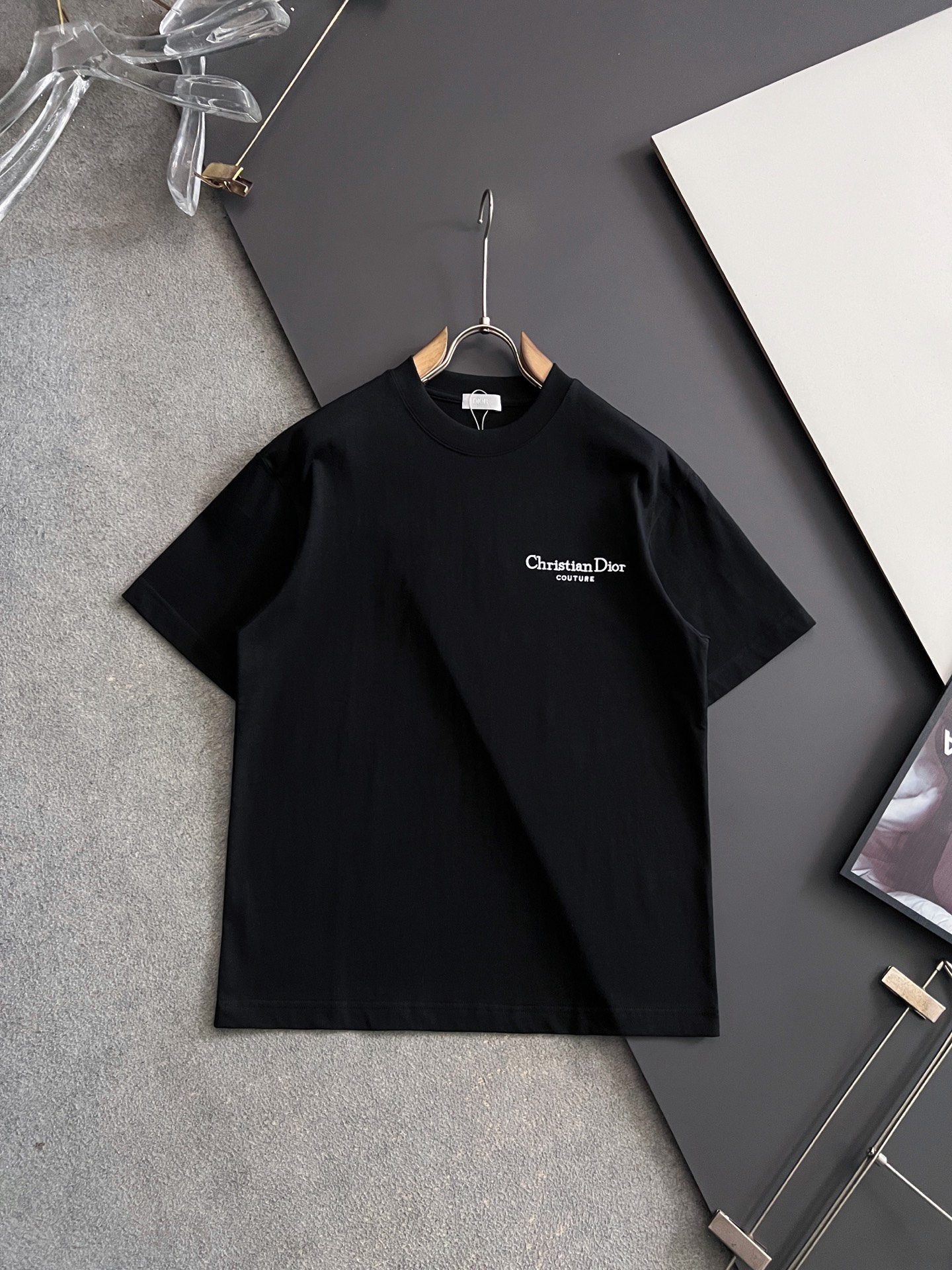 NO:691505,) CD*2026Ss latest technology short-sleeved 280g pure cotton double yarn hot style ready-made short-sleeved four-season series, simple basic wardrobe artifact, casual and versatile must-have style) First-class workmanship and texture, two colors recommended: white and black) Exclusive version test No solution for the upper body, everyone can wear it [strong] Size S- XL),, T-shirt,19860909）CD*2026Ss最新工艺短袖280g纯棉双纱爆款现货四季系列短袖,简约基础衣橱神器, 休闲百搭必备款）做工走线质感一流,两色推荐白色、黑色）独家版型测试上身无解谁穿都合适[强]码数S- XL）,,T-shirt,,Men's clothing