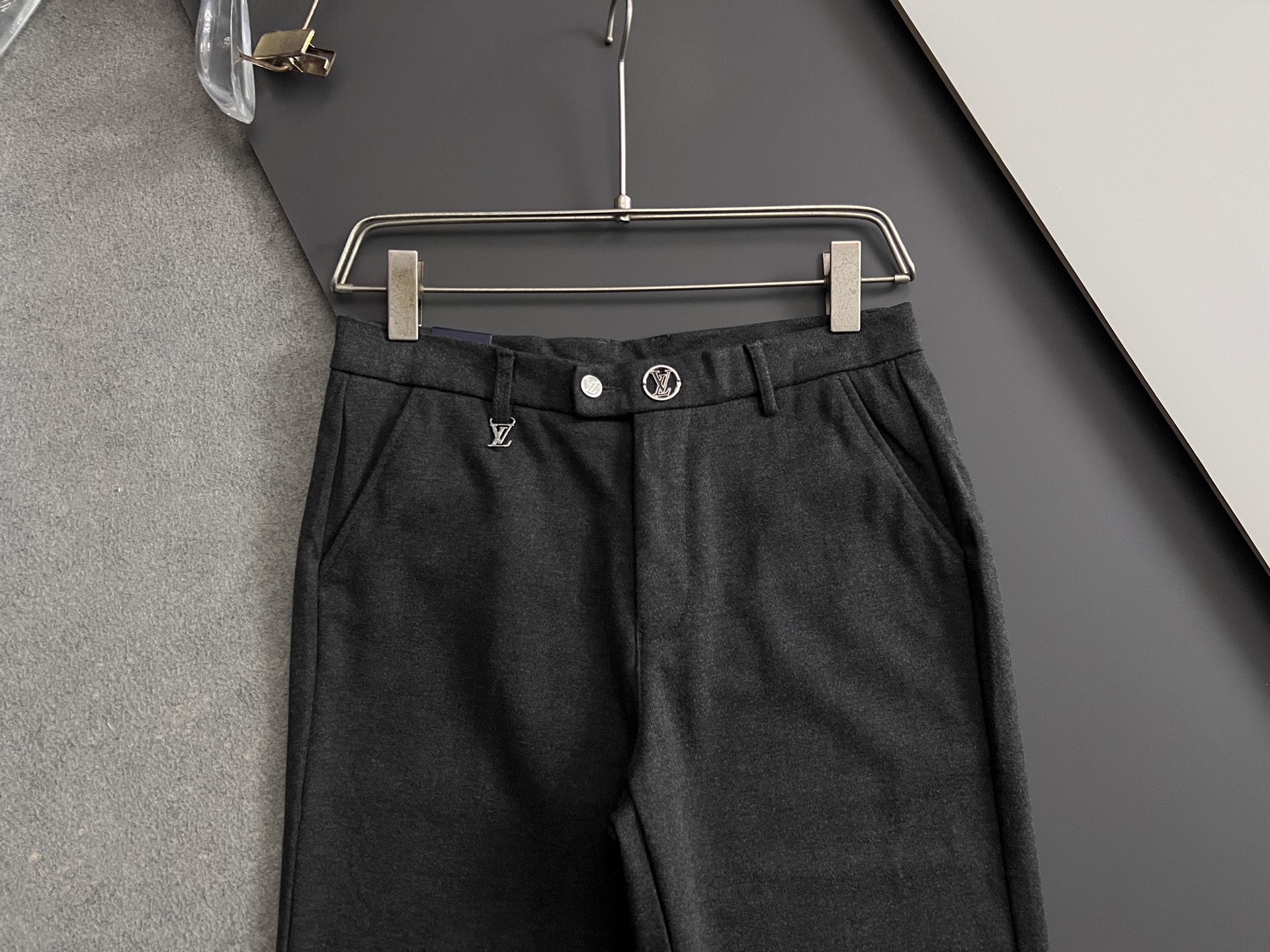 1V*、2025最新特定改制羊绒男士休闲西裤# 此款无疑是最精致最高级的存在!非常显气质的一款西装裤，也