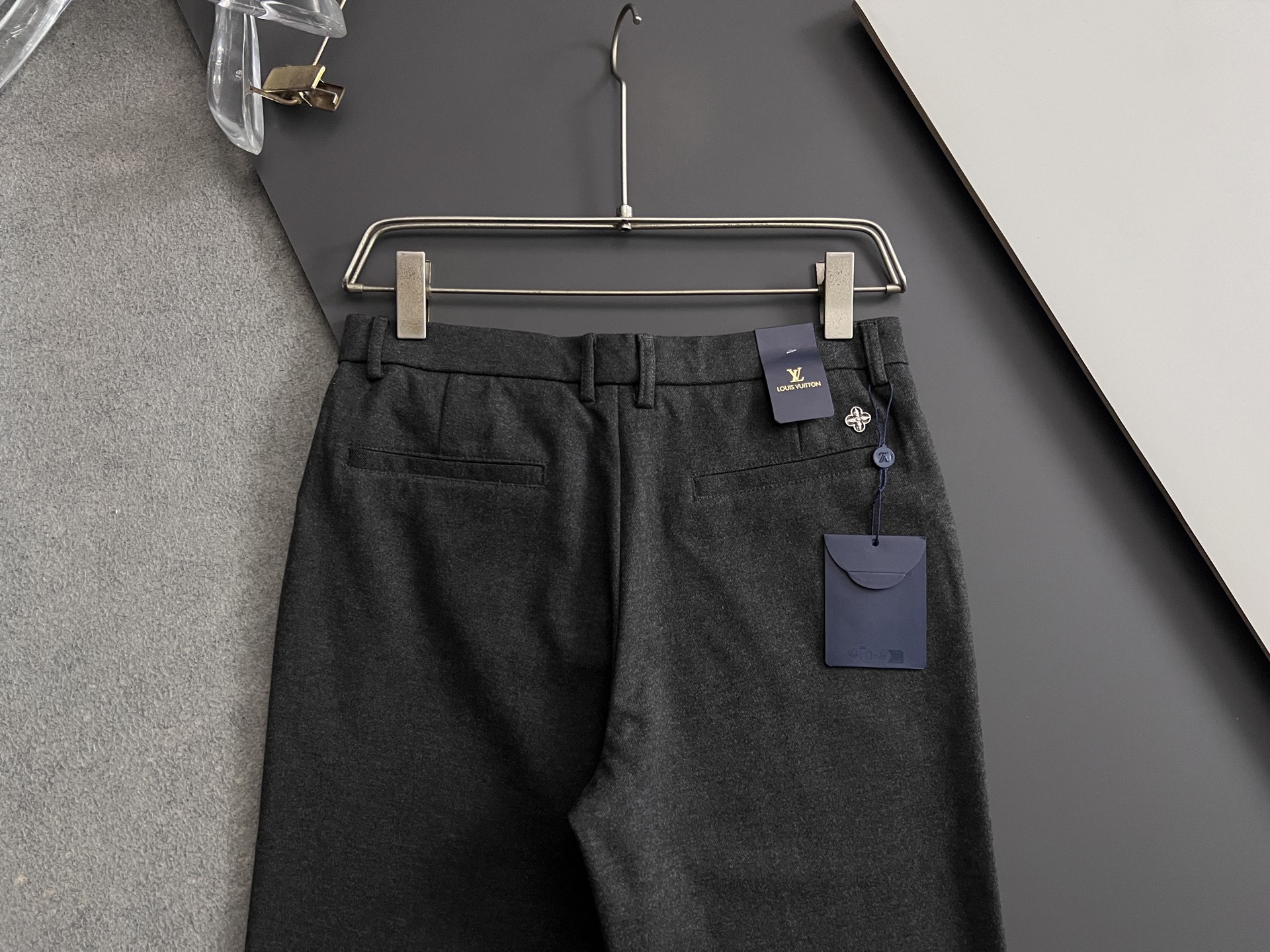 1V*、2025最新特定改制羊绒男士休闲西裤# 此款无疑是最精致最高级的存在!非常显气质的一款西装裤，也