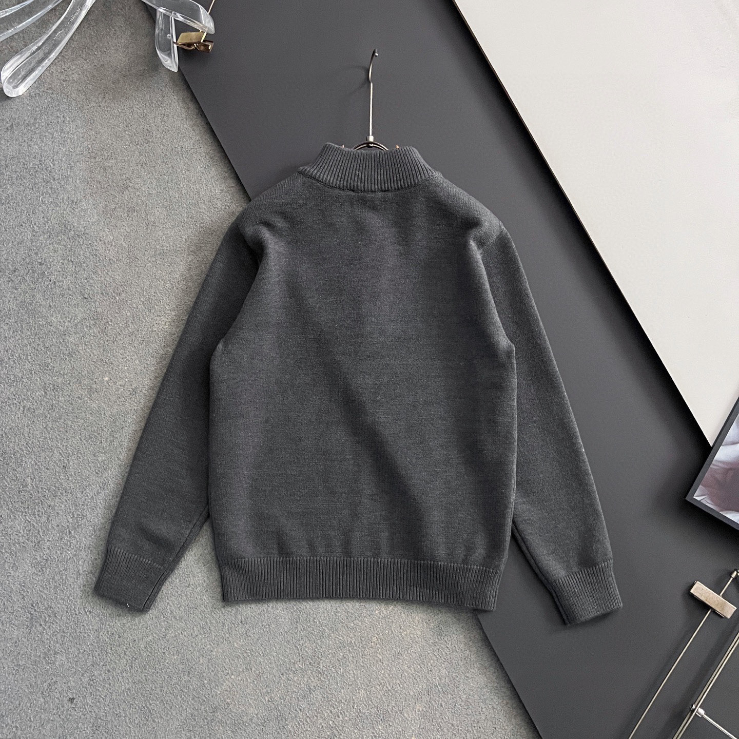 🌾lP🆕🌟秋冬新款男女同款高克重针织羊毛开衫，配色标识条纹工艺设计！钩织标识条纹修饰，设计经典配色钩织设