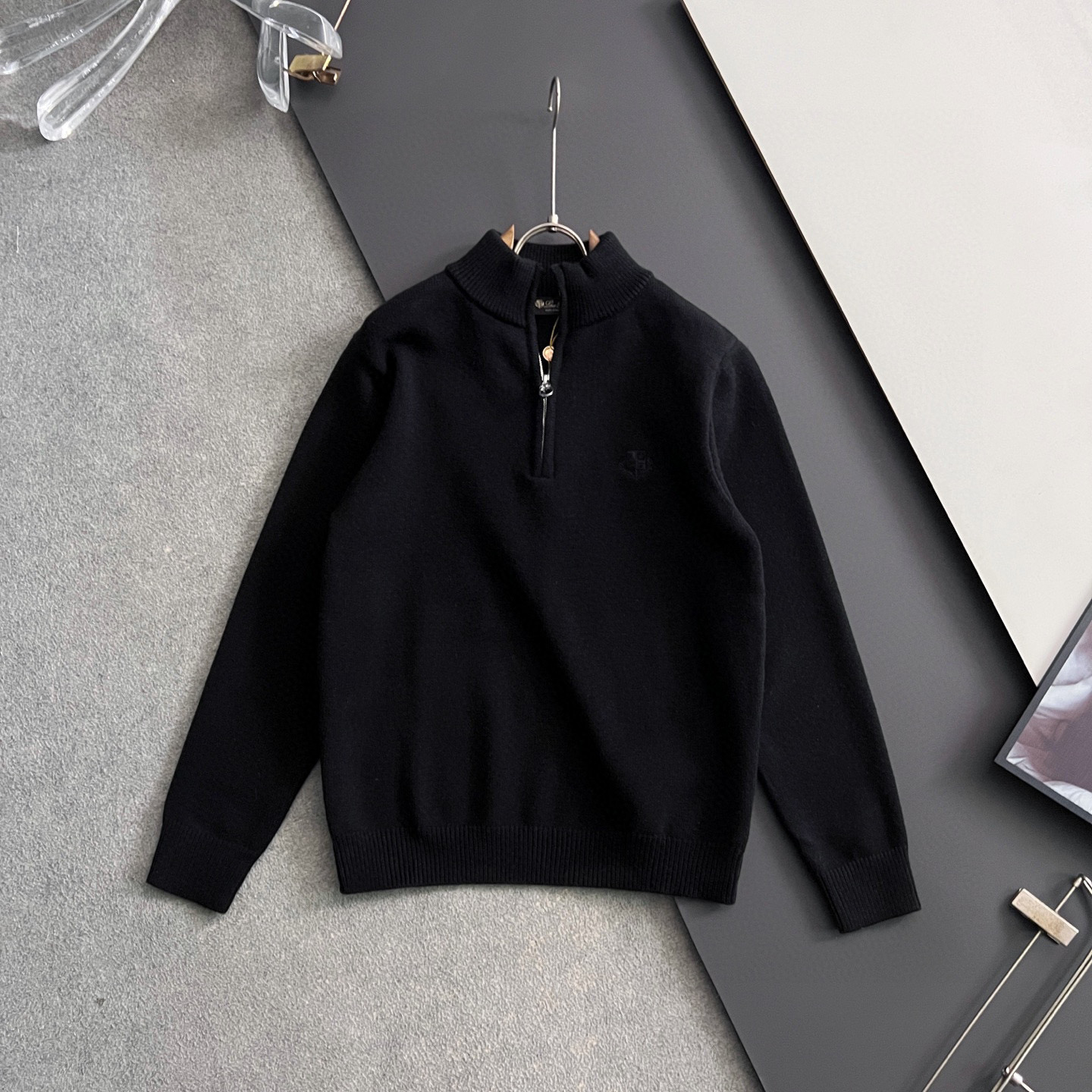 🌾lP🆕🌟秋冬新款男女同款高克重针织羊毛开衫，配色标识条纹工艺设计！钩织标识条纹修饰，设计经典配色钩织设