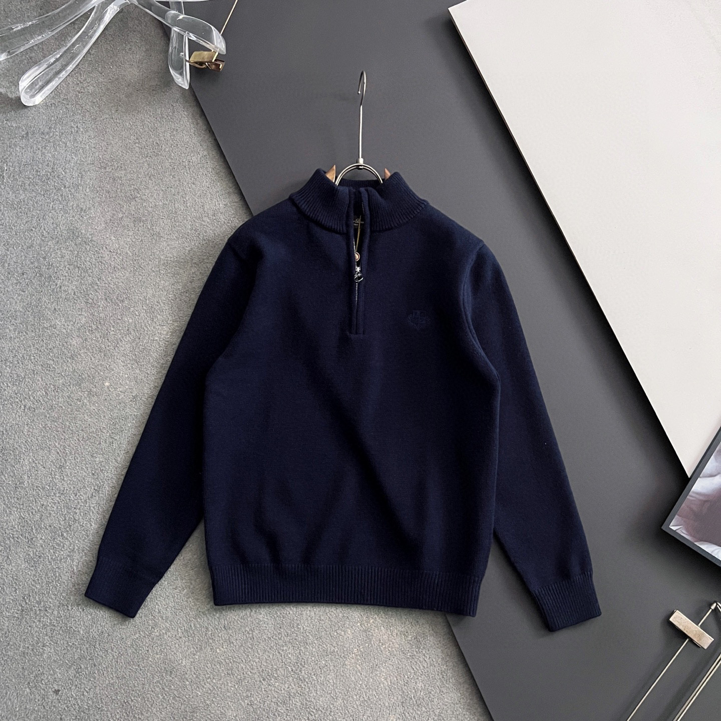 🌾lP🆕🌟秋冬新款男女同款高克重针织羊毛开衫，配色标识条纹工艺设计！钩织标识条纹修饰，设计经典配色钩织设