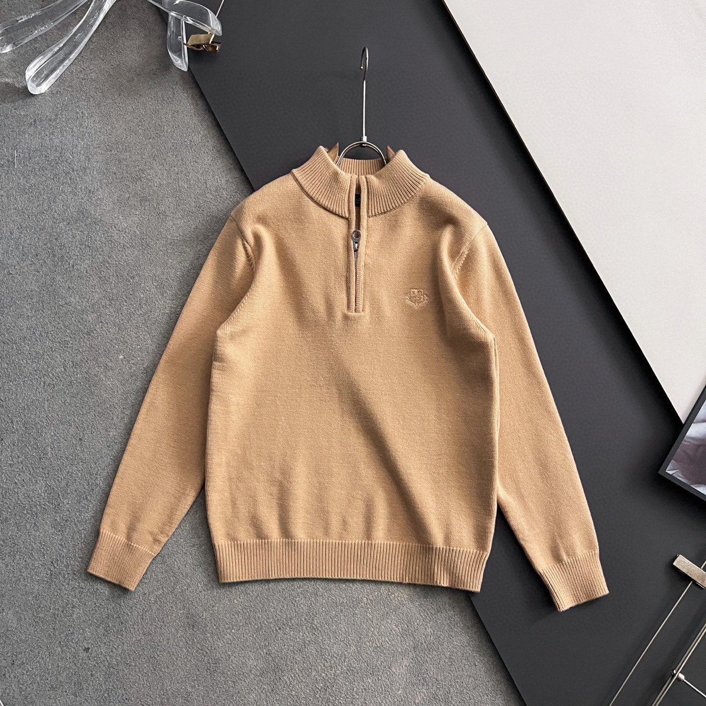 🌾lP🆕🌟秋冬新款男女同款高克重针织羊毛开衫，配色标识条纹工艺设计！钩织标识条纹修饰，设计经典配色钩织设