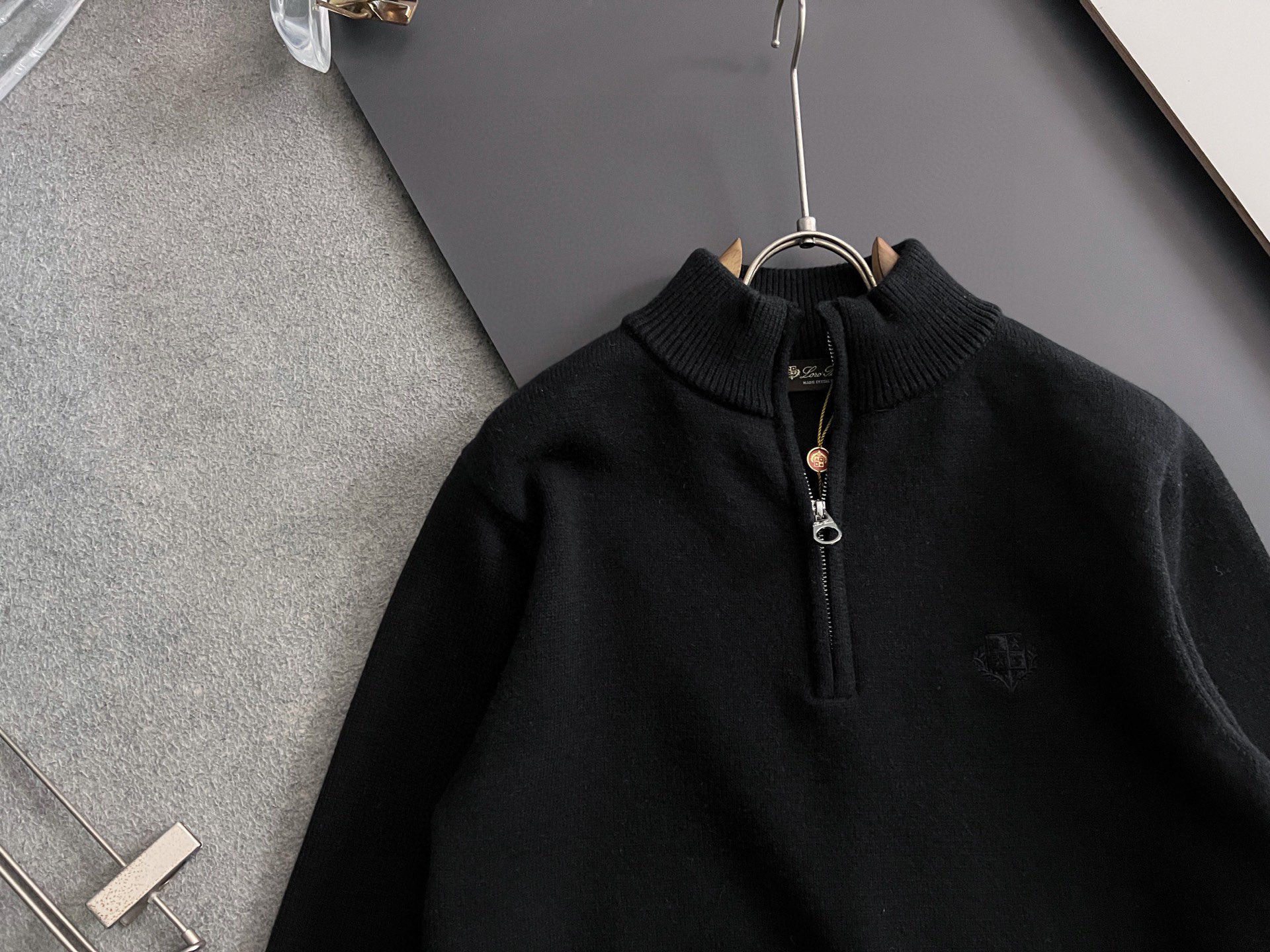 🌾lP🆕🌟秋冬新款男女同款高克重针织羊毛开衫，配色标识条纹工艺设计！钩织标识条纹修饰，设计经典配色钩织设