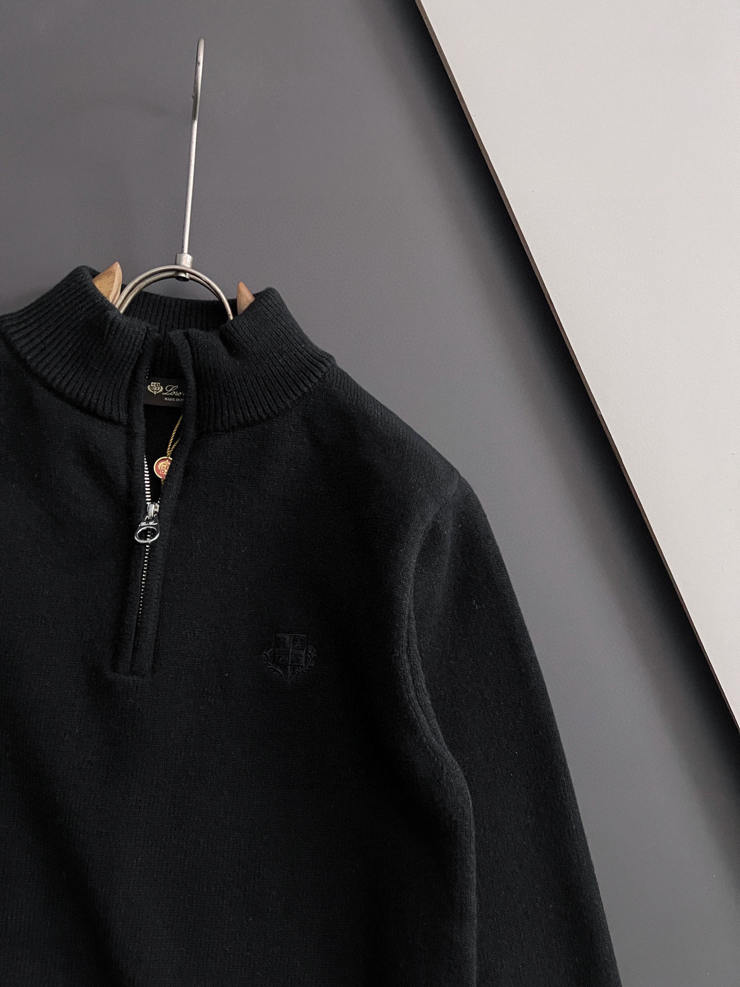 🌾lP🆕🌟秋冬新款男女同款高克重针织羊毛开衫，配色标识条纹工艺设计！钩织标识条纹修饰，设计经典配色钩织设