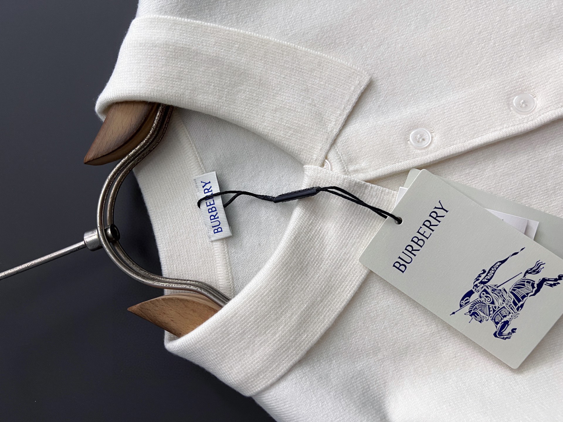 🌾Bur*·🌟25FW秋冬打底翻领毛衣！高品质意大利进口面料，高密度针织，百搭毛衣，内搭衬衫都帅气十足！