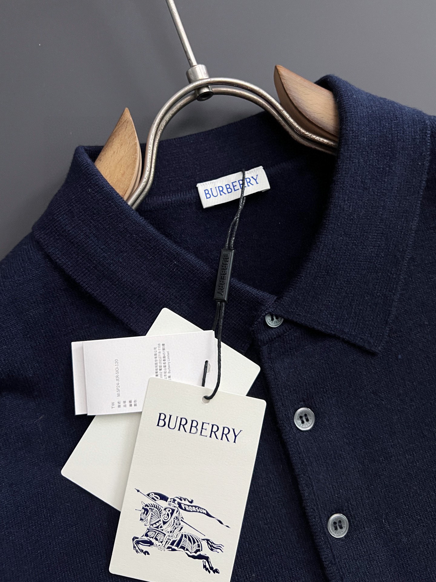 🌾Bur*·🌟25FW秋冬打底翻领毛衣！高品质意大利进口面料，高密度针织，百搭毛衣，内搭衬衫都帅气十足！