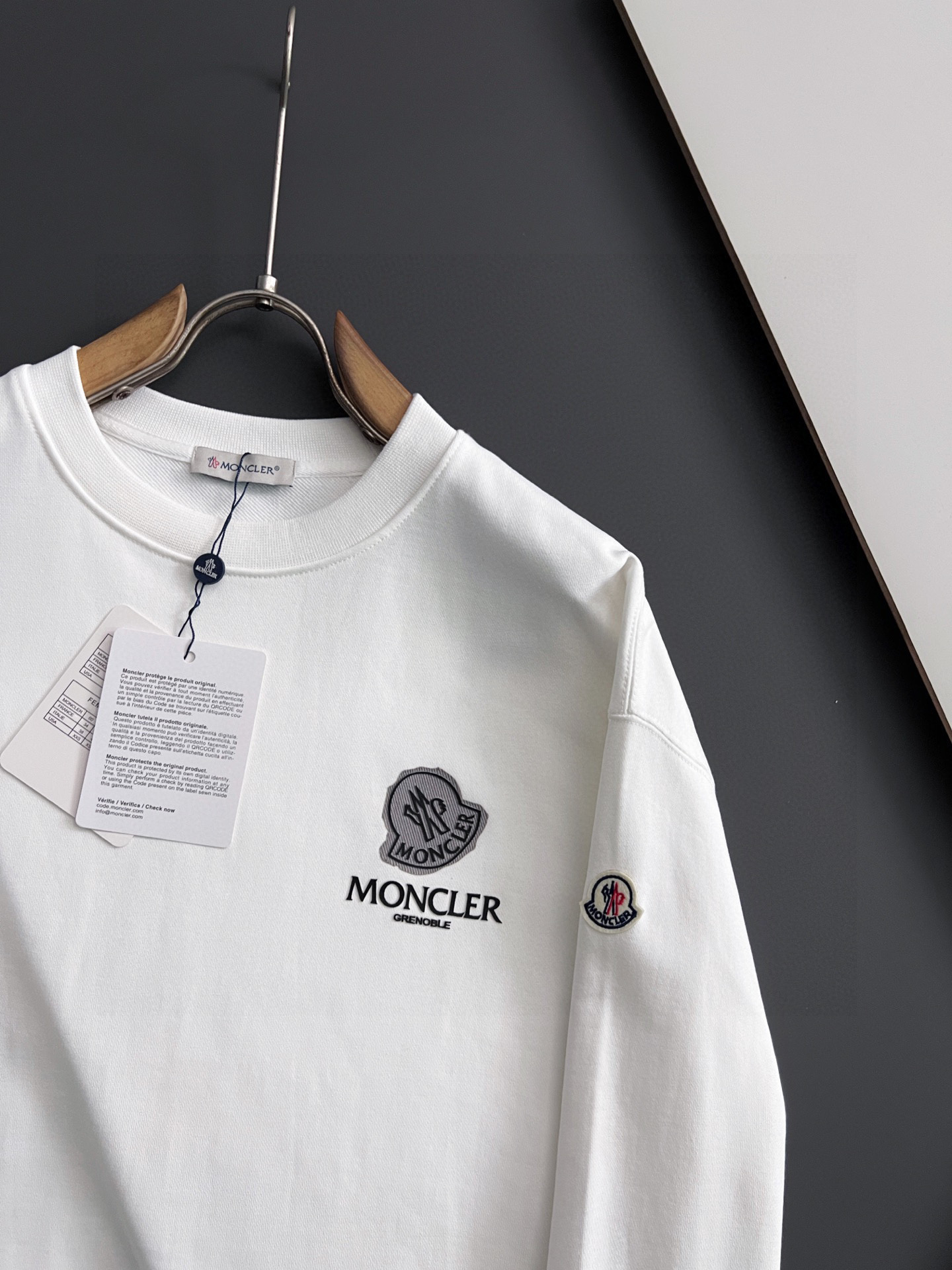 🌾Moncle*！🌟独家 高端定制。 15年专业卫衣，无论是面料上还是版型上都是完美越级，精美工艺圆领款