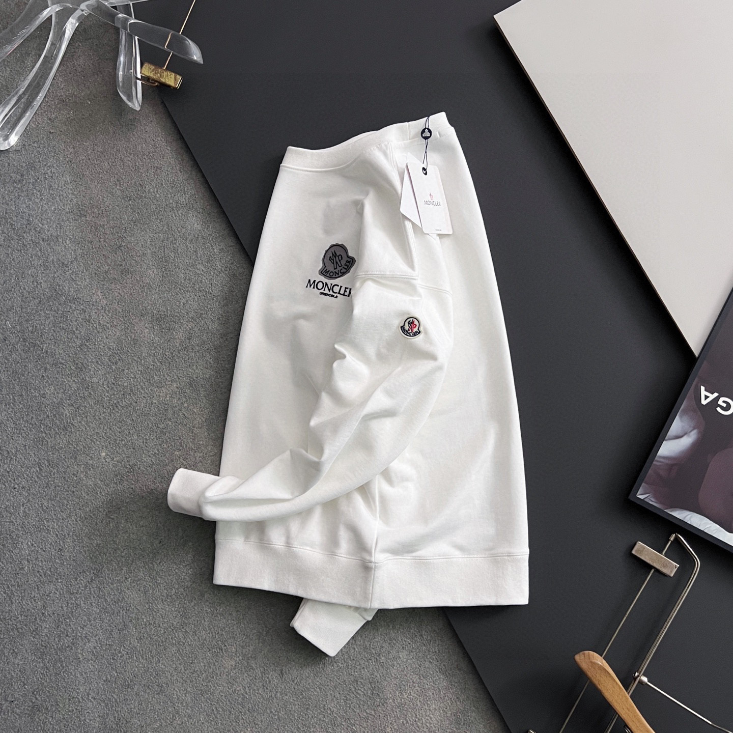 🌾Moncle*！🌟独家 高端定制。 15年专业卫衣，无论是面料上还是版型上都是完美越级，精美工艺圆领款