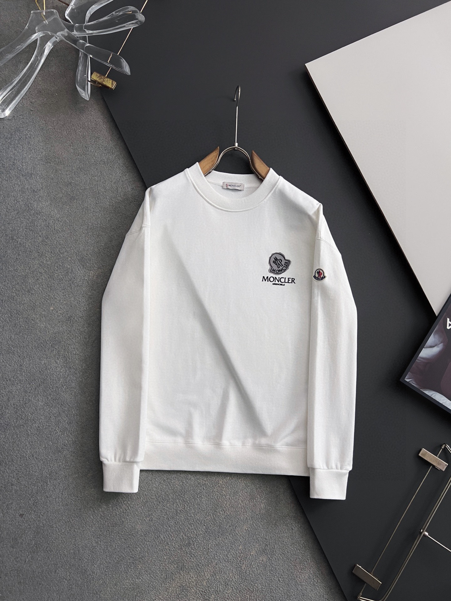 🌾Moncle*！🌟独家 高端定制。 15年专业卫衣，无论是面料上还是版型上都是完美越级，精美工艺圆领款