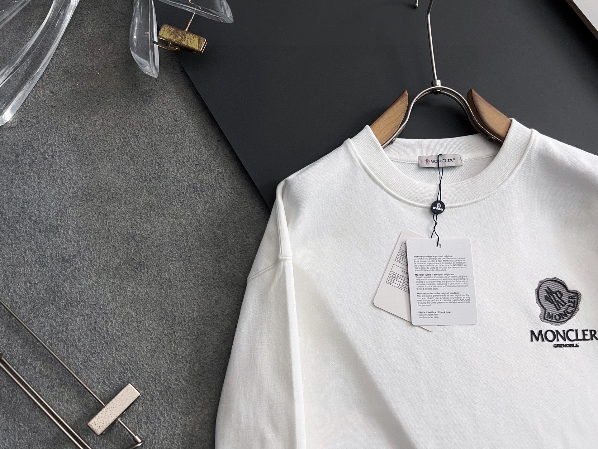 🌾Moncle*！🌟独家 高端定制。 15年专业卫衣，无论是面料上还是版型上都是完美越级，精美工艺圆领款