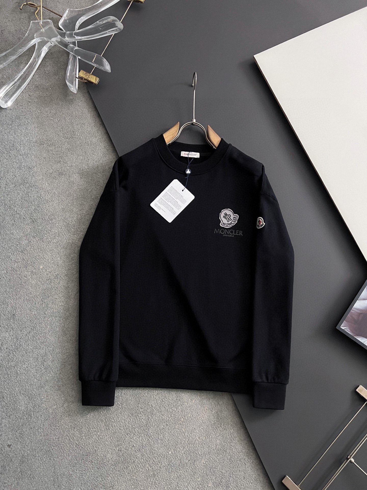 🌾Moncle*！🌟独家 高端定制。 15年专业卫衣，无论是面料上还是版型上都是完美越级，精美工艺圆领款