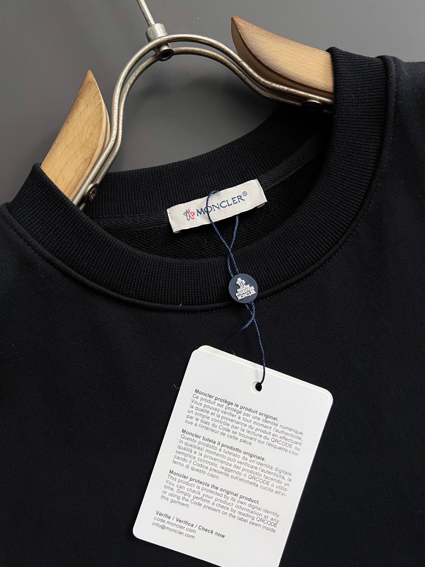 🌾Moncle*！🌟独家 高端定制。 15年专业卫衣，无论是面料上还是版型上都是完美越级，精美工艺圆领款