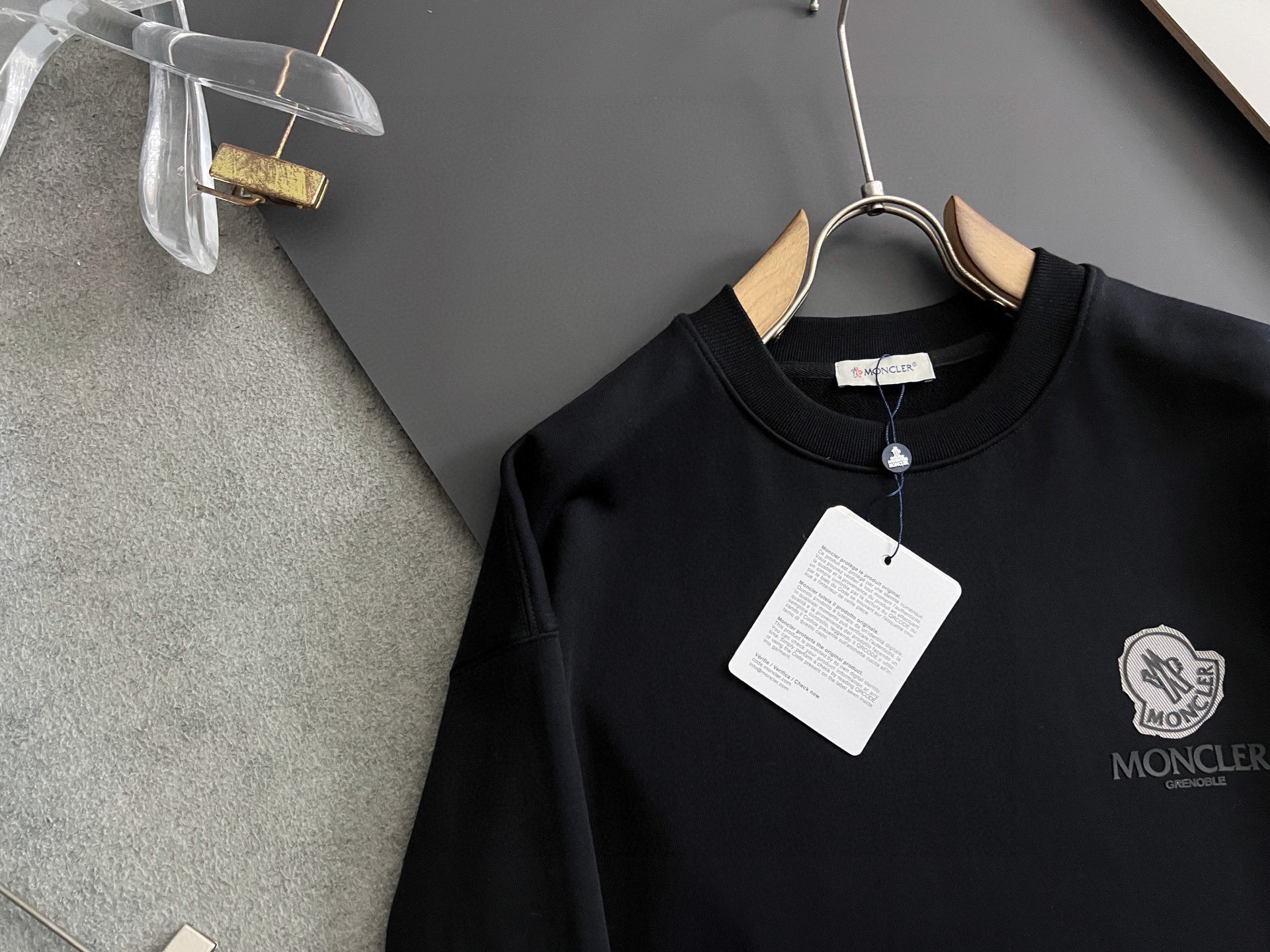 🌾Moncle*！🌟独家 高端定制。 15年专业卫衣，无论是面料上还是版型上都是完美越级，精美工艺圆领款