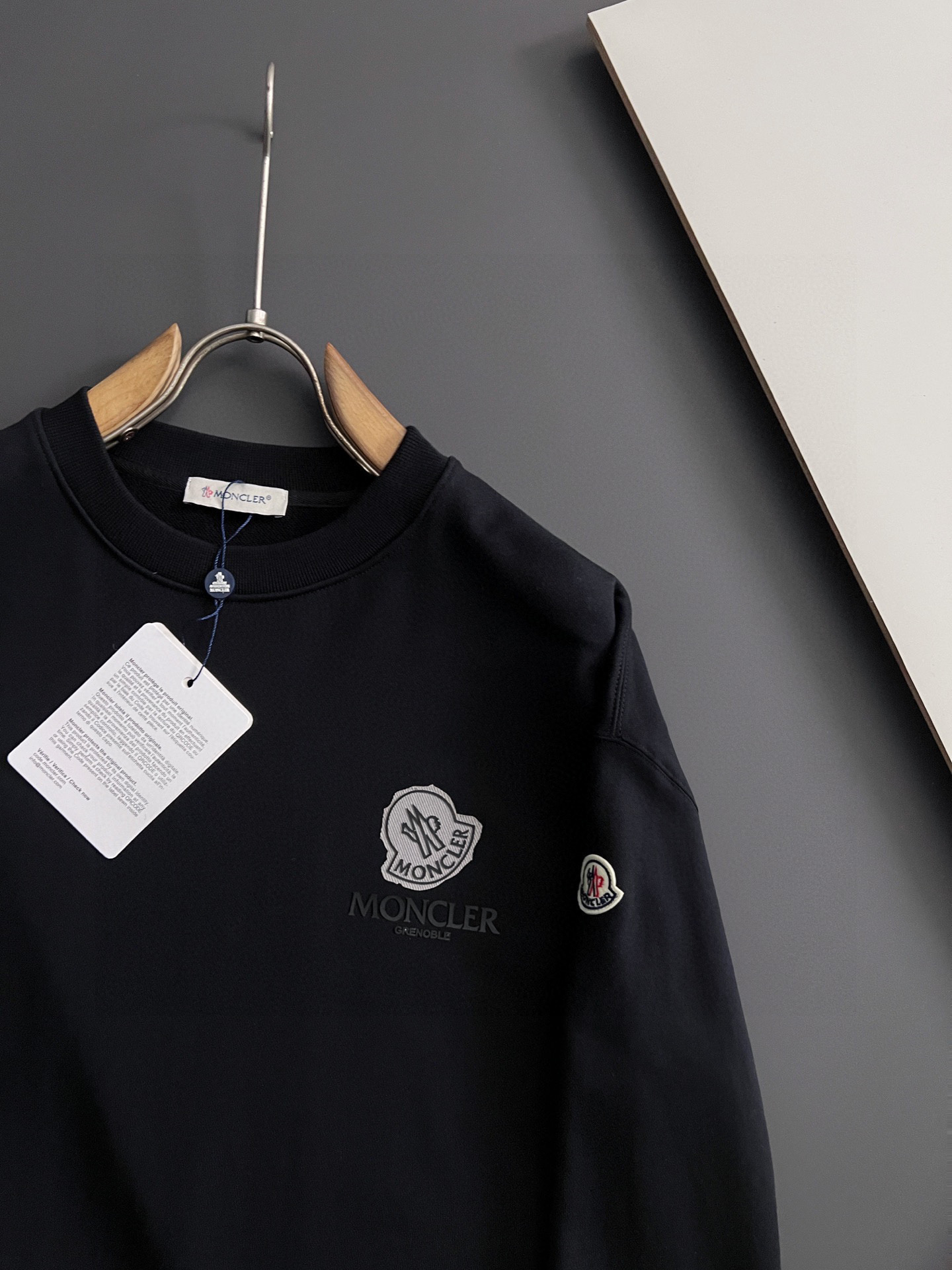 🌾Moncle*！🌟独家 高端定制。 15年专业卫衣，无论是面料上还是版型上都是完美越级，精美工艺圆领款