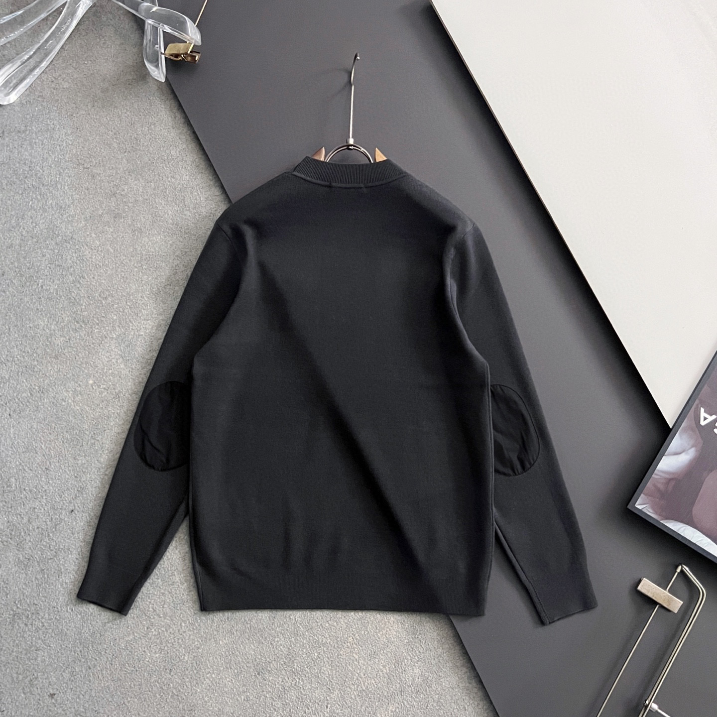 🌾Prad*🌟25最爆打底衫款3羊毛高密针织毛衣，天丝羊毛贴身亲肤触感一点也不会扎身，袖中口补丁修饰，中