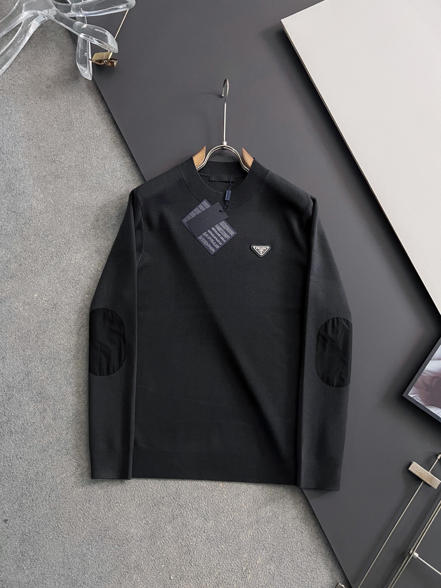 🌾Prad*🌟25最爆打底衫款3羊毛高密针织毛衣，天丝羊毛贴身亲肤触感一点也不会扎身，袖中口补丁修饰，中