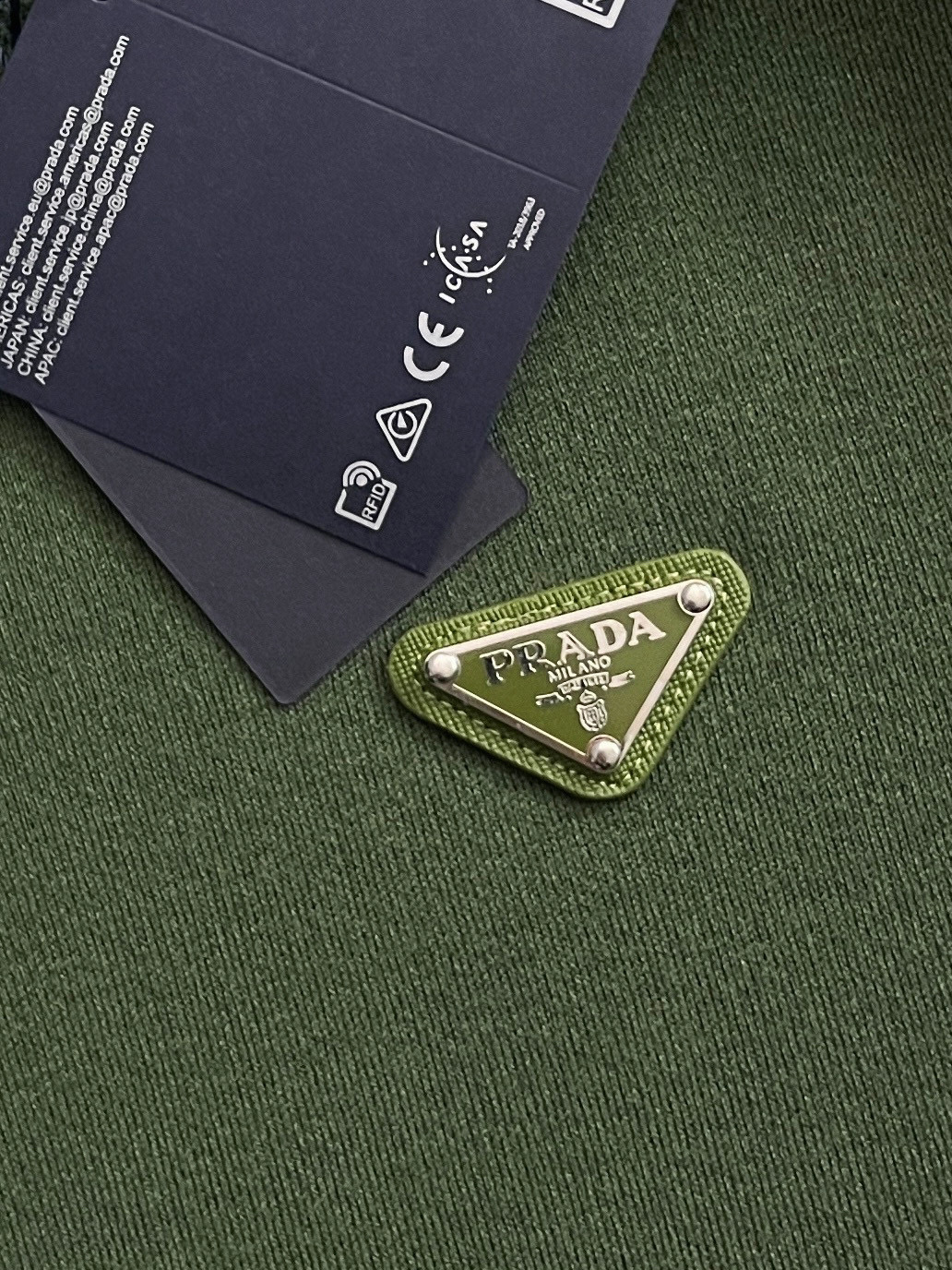 🌾Prad*🌟25最爆打底衫款3羊毛高密针织毛衣，天丝羊毛贴身亲肤触感一点也不会扎身，袖中口补丁修饰，中