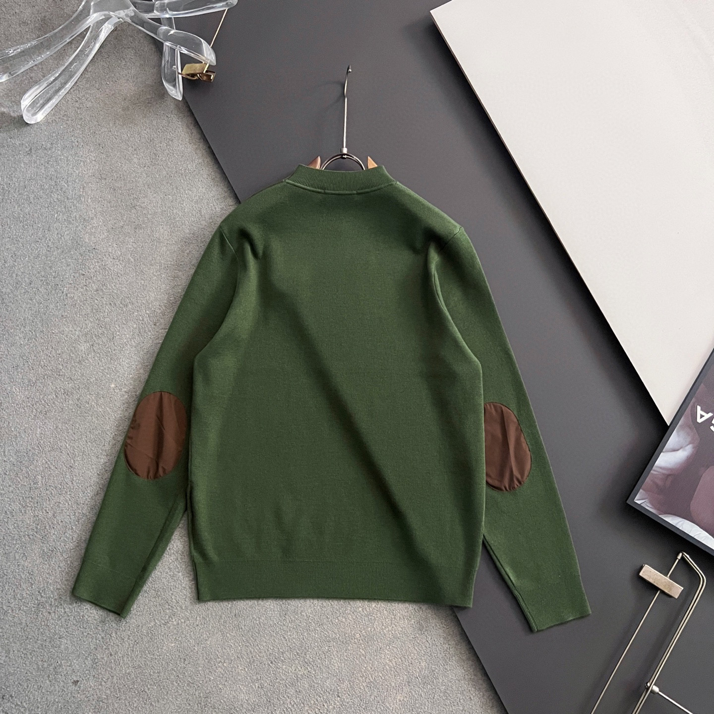 🌾Prad*🌟25最爆打底衫款3羊毛高密针织毛衣，天丝羊毛贴身亲肤触感一点也不会扎身，袖中口补丁修饰，中