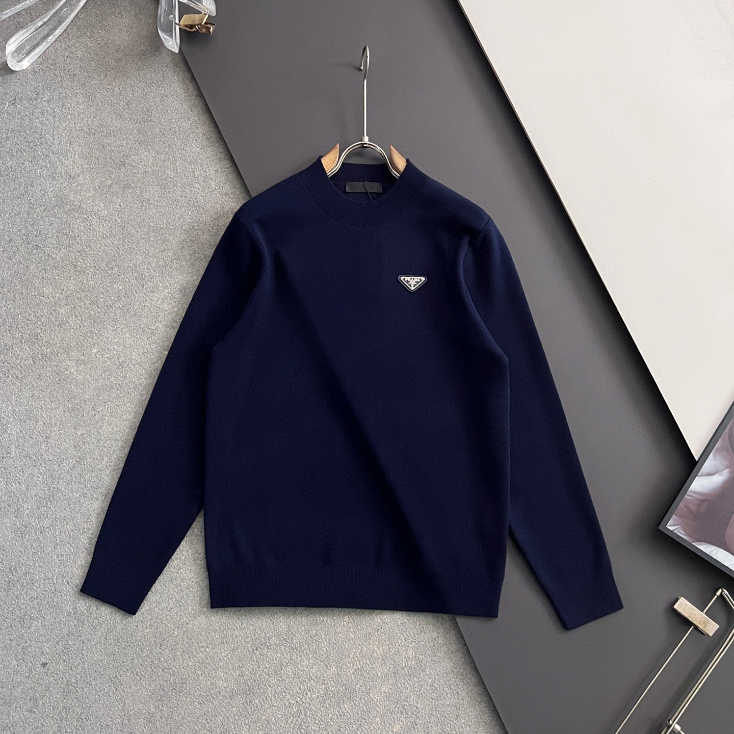 🌾Prad*🌟25最爆打底衫款3羊毛高密针织毛衣，天丝羊毛贴身亲肤触感一点也不会扎身，袖中口补丁修饰，中