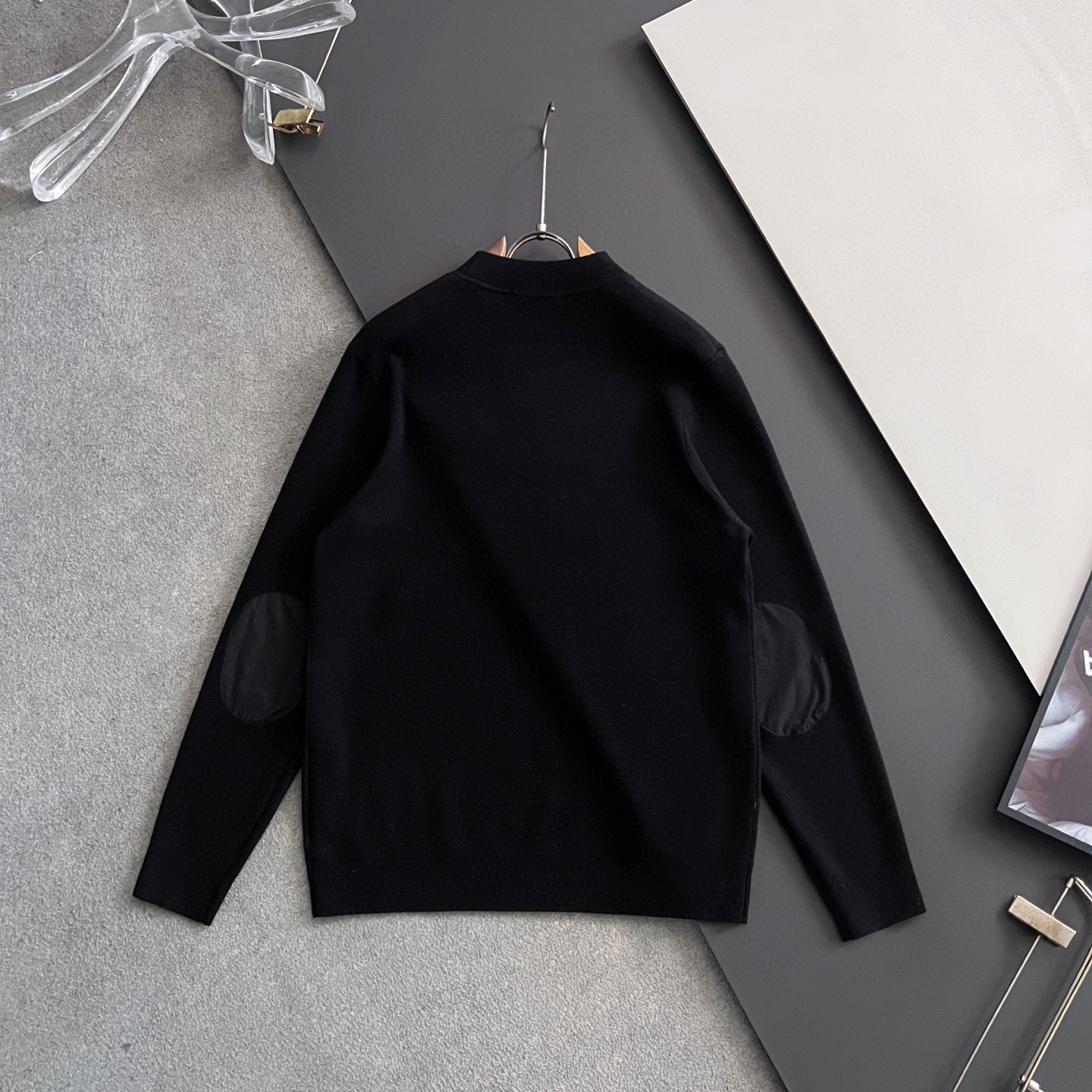 🌾Prad*🌟25最爆打底衫款3羊毛高密针织毛衣，天丝羊毛贴身亲肤触感一点也不会扎身，袖中口补丁修饰，中