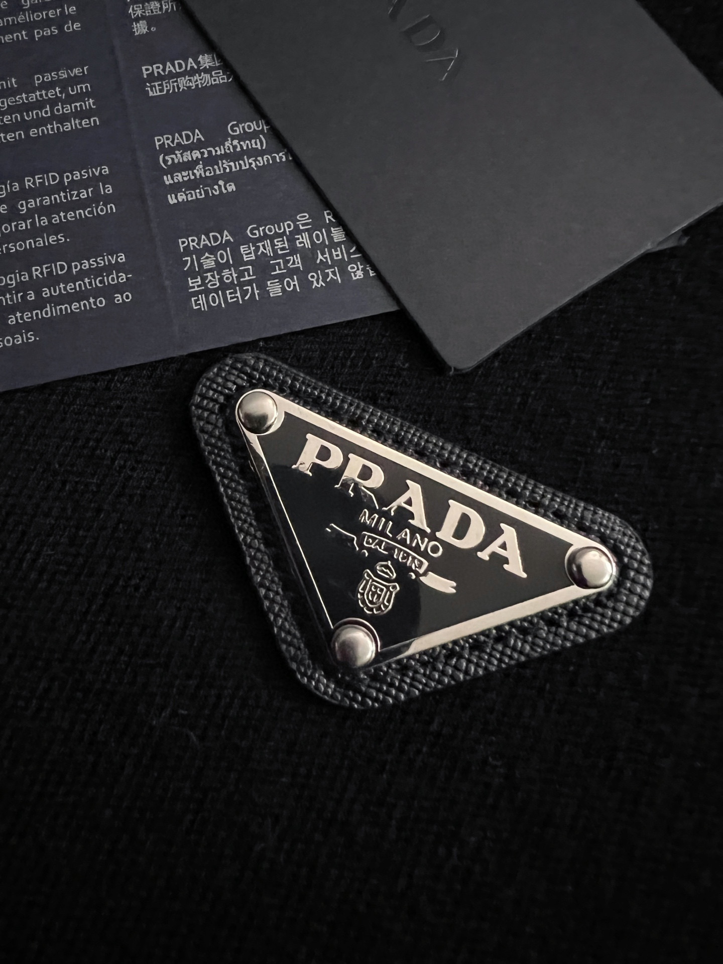 🌾Prad*🌟25最爆打底衫款3羊毛高密针织毛衣，天丝羊毛贴身亲肤触感一点也不会扎身，袖中口补丁修饰，中