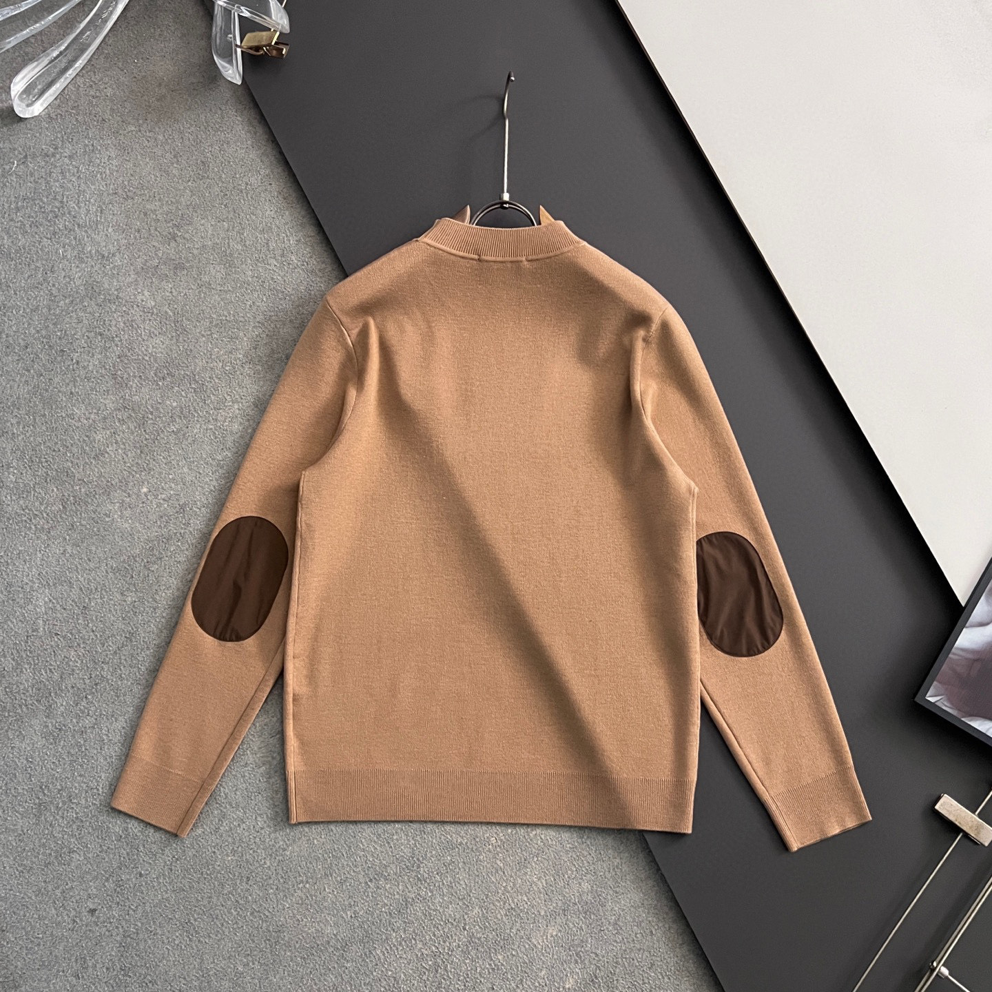 🌾Prad*🌟25最爆打底衫款3羊毛高密针织毛衣，天丝羊毛贴身亲肤触感一点也不会扎身，袖中口补丁修饰，中