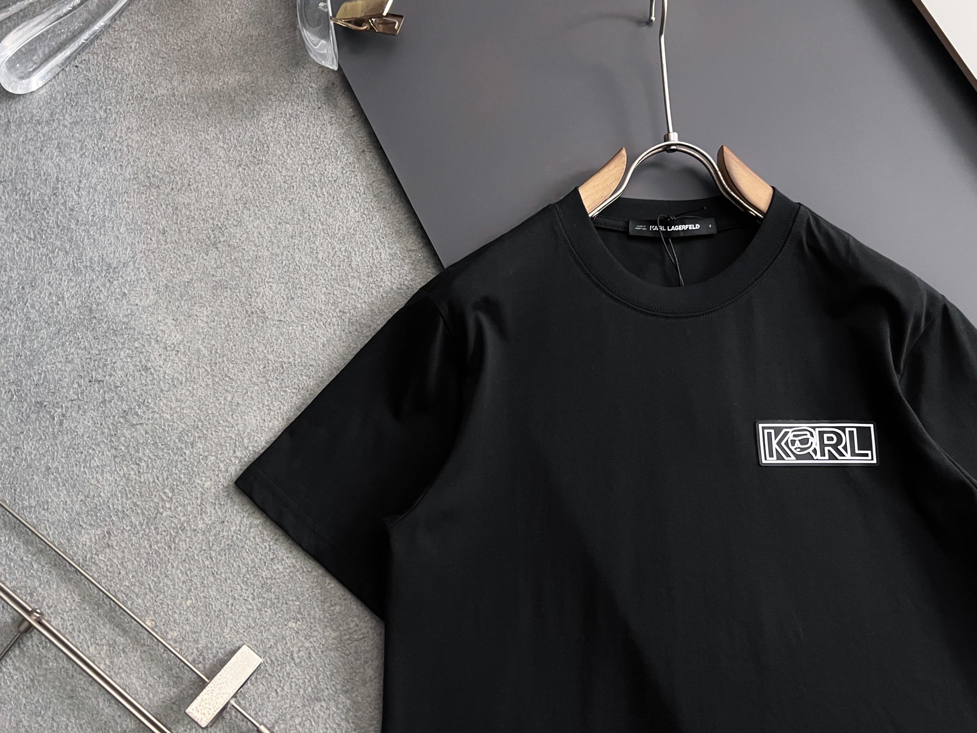 ）Karl*2026独家·新品T恤！美国杜邦公司所罗纳面料黑科技）爆款现货春夏短袖，简约基础衣橱神器， 