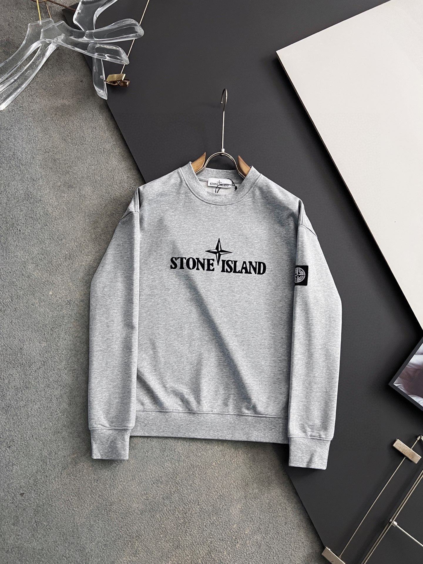 石头Stone*🌟独家定制。 15年专业卫衣，无论是面料上还是版型上都是完美越级，精美工艺圆领款，独家特