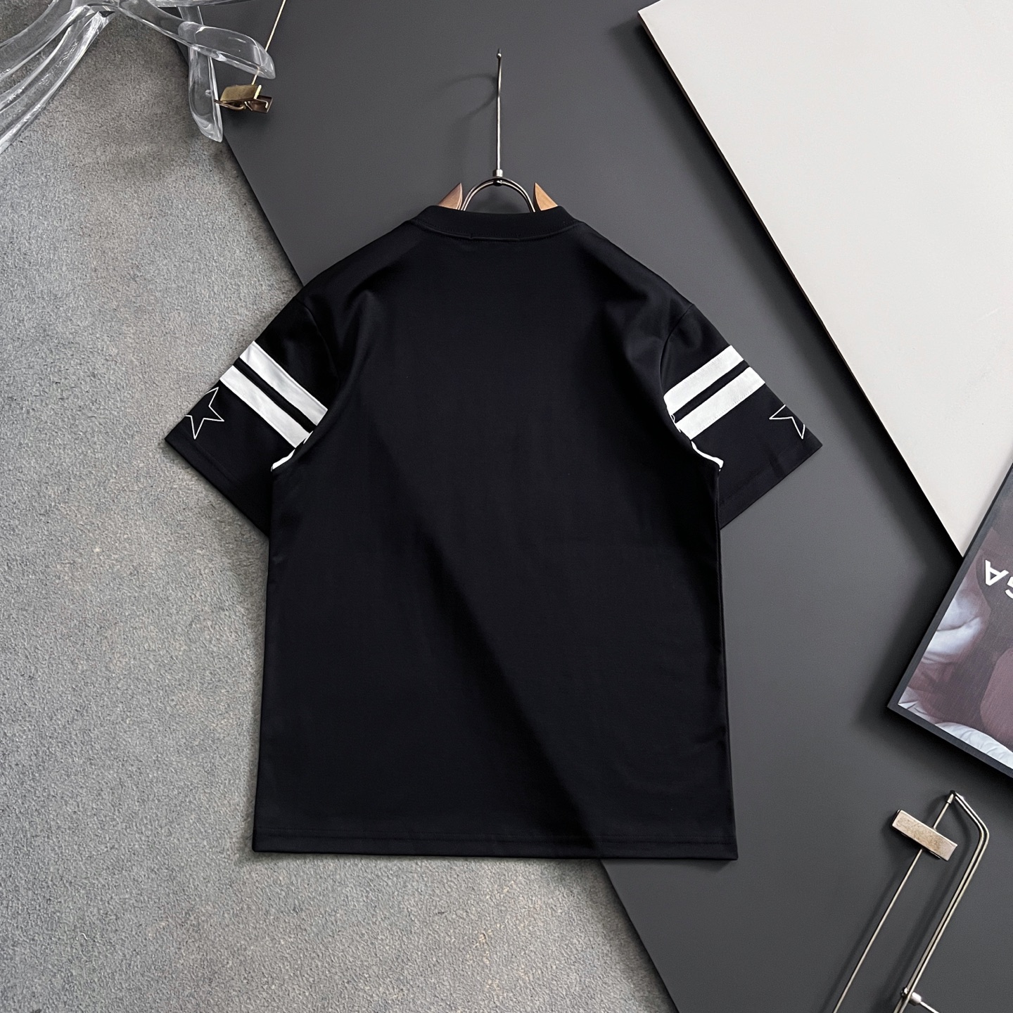 ）Amiri*2026独家·新品T恤！美国杜邦公司所罗纳面料黑科技）爆款现货春夏短袖，简约基础衣橱神器，