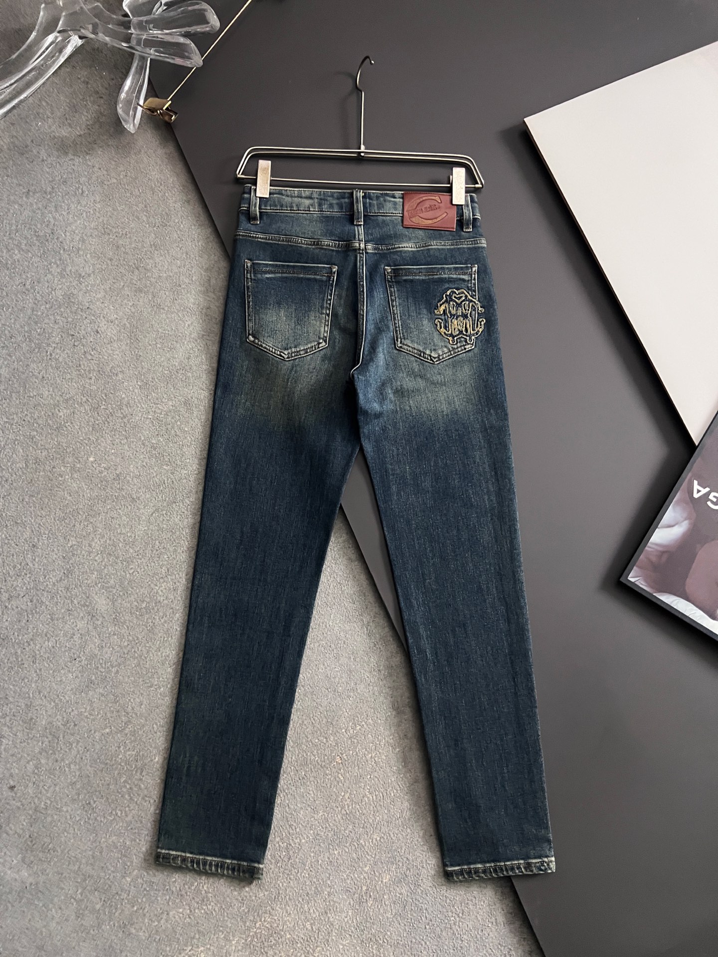 ）Cava*、26Ss重工水洗休闲牛仔裤，进口原版水洗弹力面料，舒适有弹性，独特设计，版型超正，舒适透气