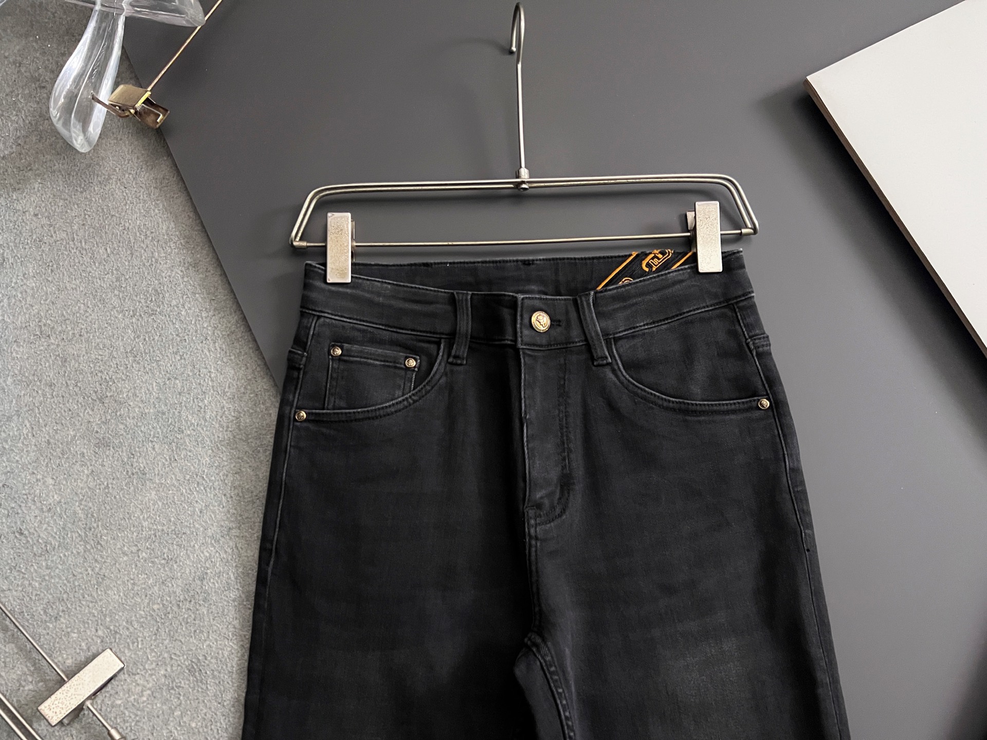 ）Fend*、26Ss重工水洗休闲牛仔裤，进口原版水洗弹力面料，舒适有弹性，独特设计，版型超正，舒适透气