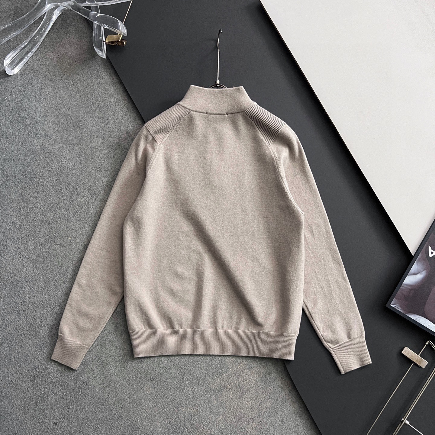 ）Loro Piana🌟新款6羊毛半拉链衫，配色标识条纹工艺设计！钩织标识条纹修饰，设计经典配色钩织设计