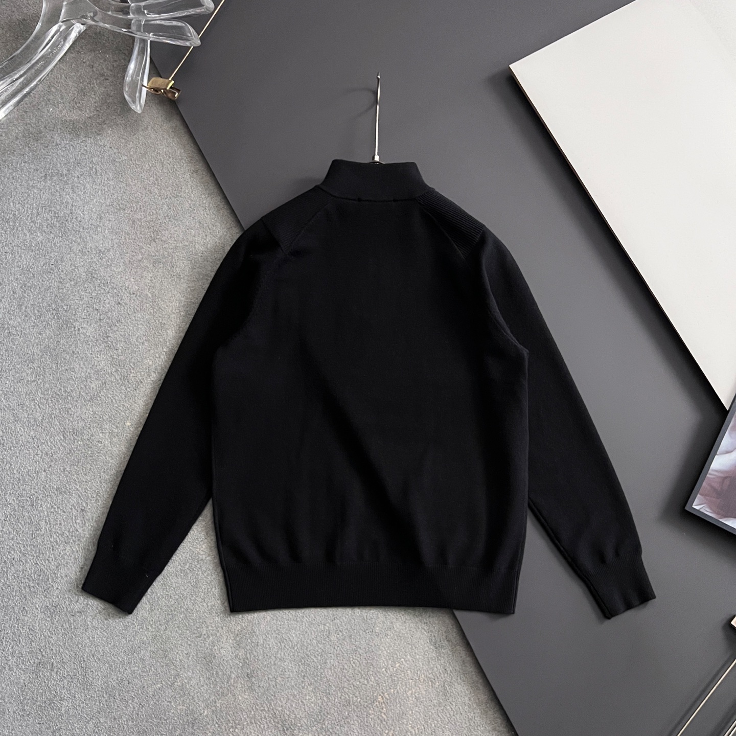 ）Loro Piana🌟新款6羊毛半拉链衫，配色标识条纹工艺设计！钩织标识条纹修饰，设计经典配色钩织设计