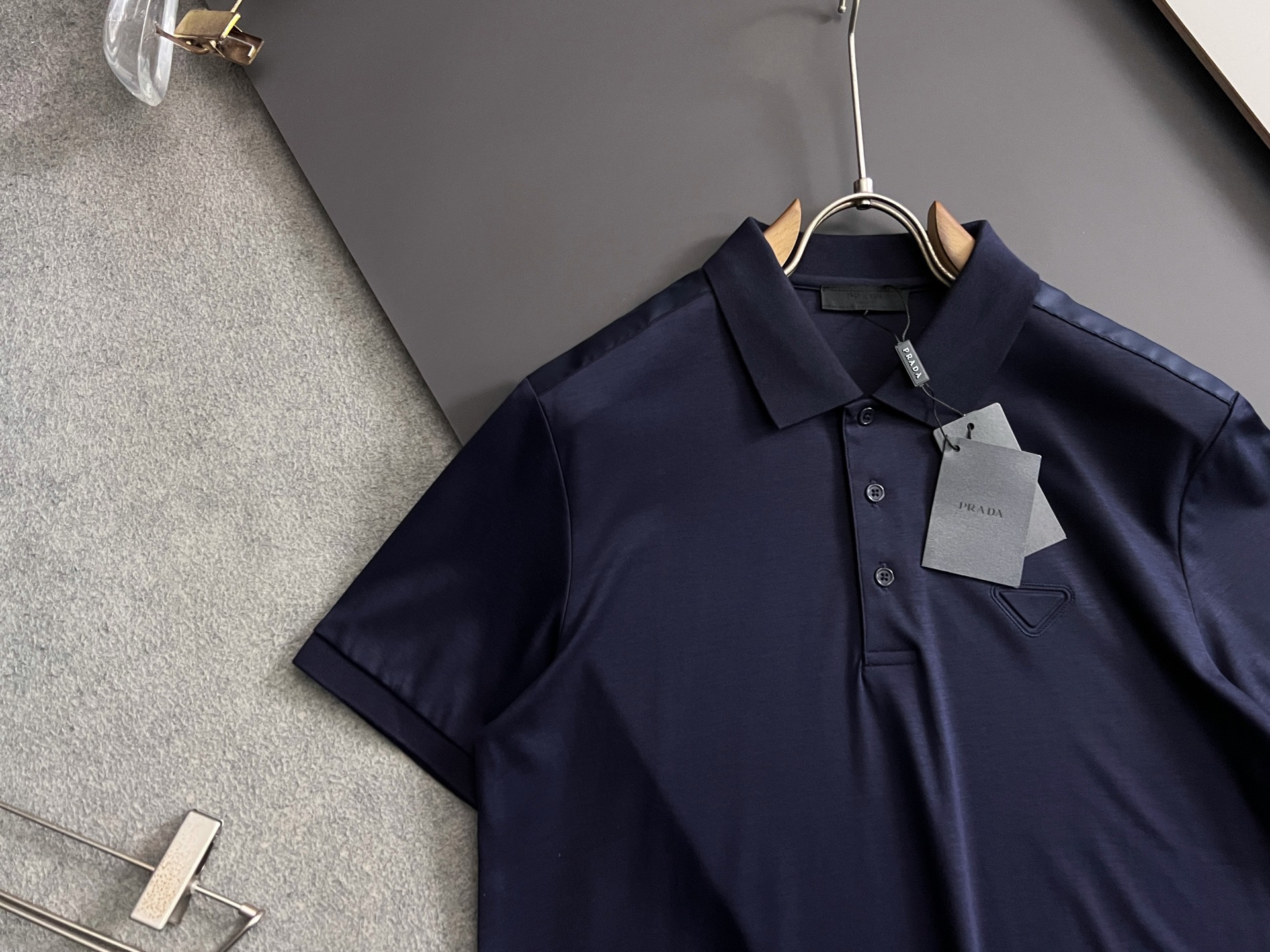 ）Prad* 🌟春夏新款男士短袖Polo衫，品牌最新设计元素！既不单调也不复杂,恰到好处的展现品味！顶级