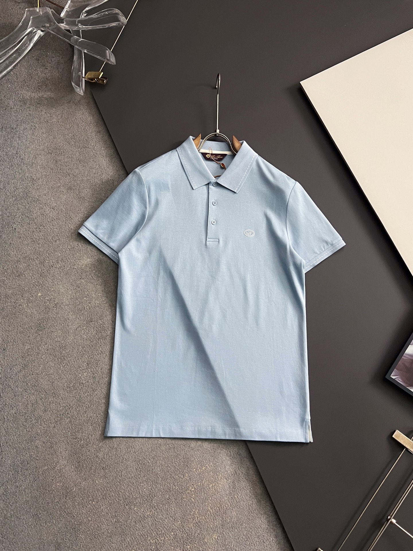 ）loro Piana* 🌟春夏新款男士短袖Polo衫，品牌最新设计元素！既不单调也不复杂,恰到好处的展