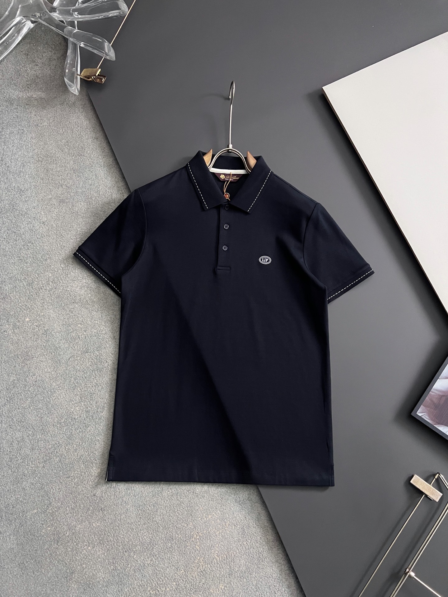 ）loro Piana* 🌟春夏新款男士短袖Polo衫，品牌最新设计元素！既不单调也不复杂,恰到好处的展