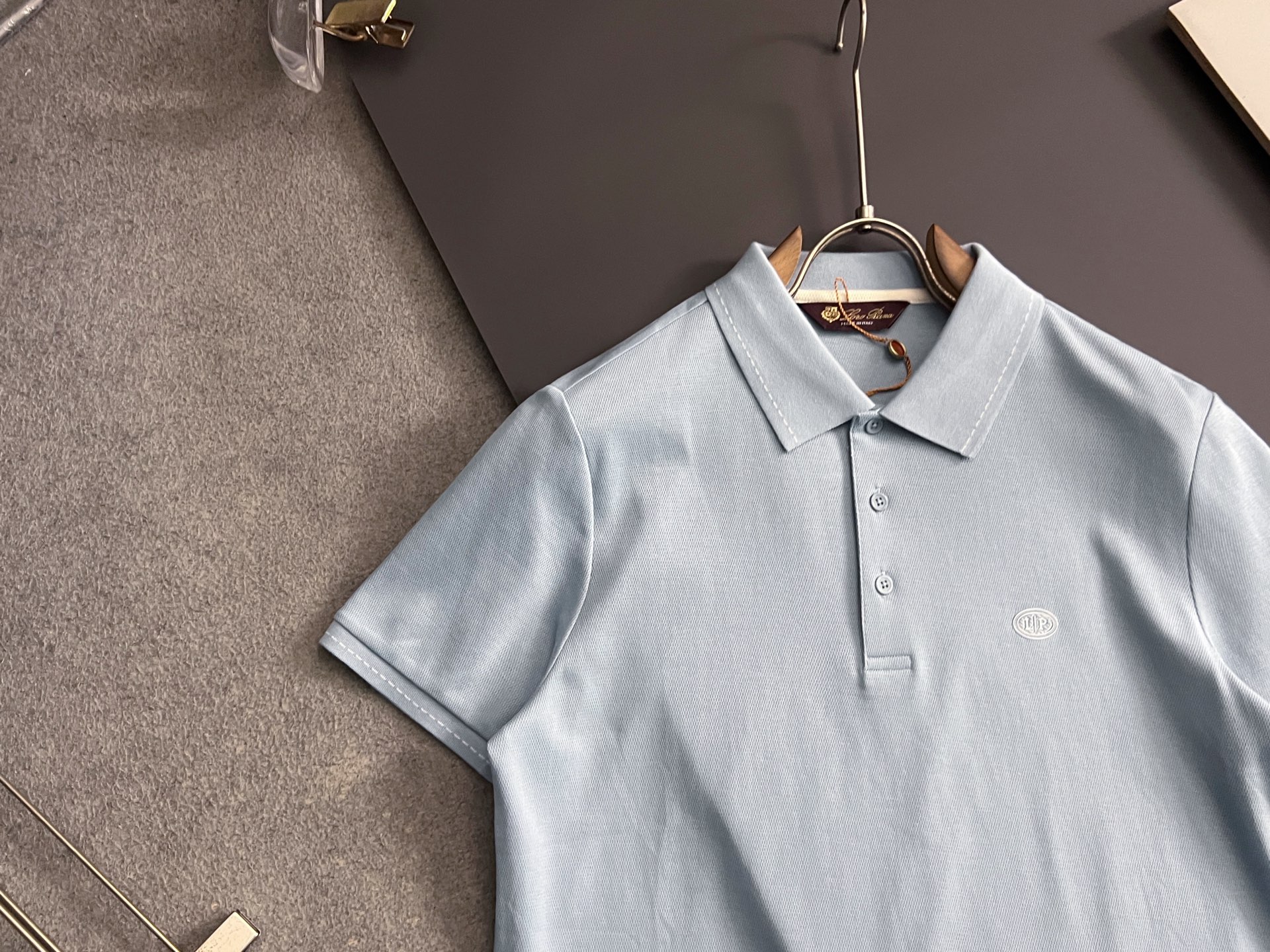 ）loro Piana* 🌟春夏新款男士短袖Polo衫，品牌最新设计元素！既不单调也不复杂,恰到好处的展