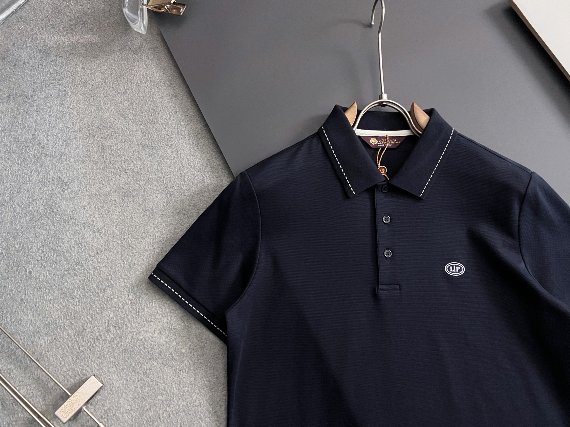 ）loro Piana* 🌟春夏新款男士短袖Polo衫，品牌最新设计元素！既不单调也不复杂,恰到好处的展