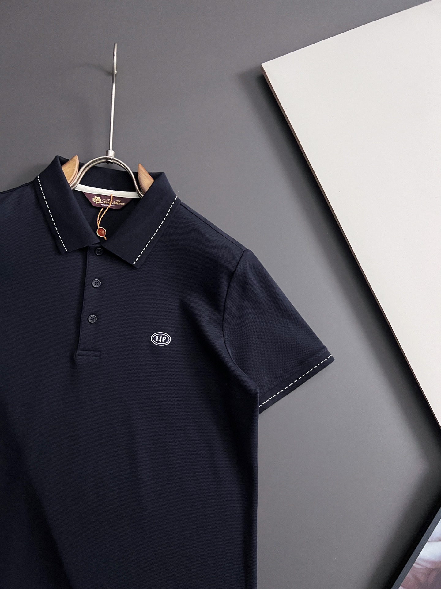 ）loro Piana* 🌟春夏新款男士短袖Polo衫，品牌最新设计元素！既不单调也不复杂,恰到好处的展